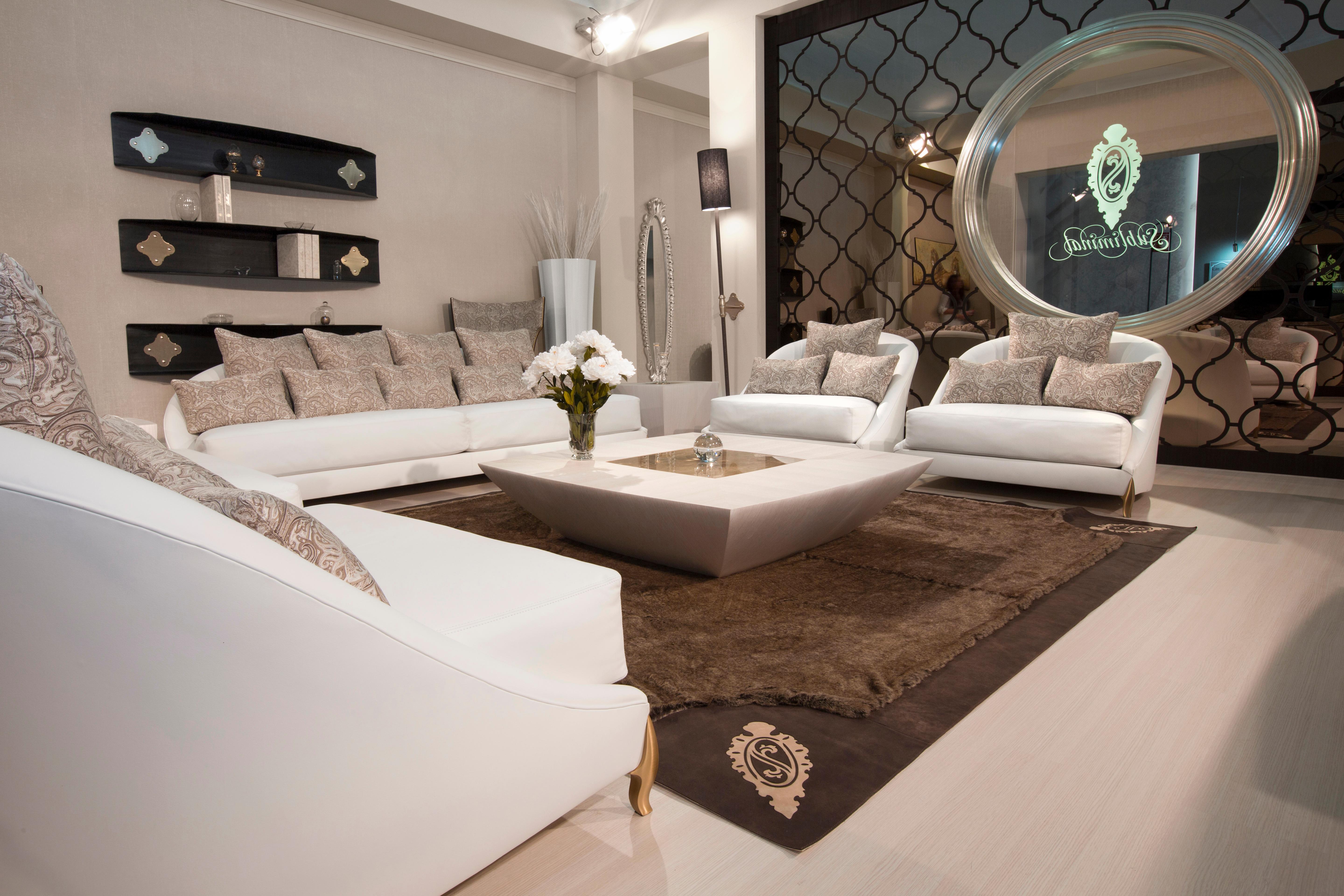 Canapé de salon contemporain, pieds en laiton et entièrement tapissé, fabriqué en Italie Neuf - En vente à Barlassina, IT