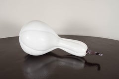 Scultura contemporanea di zucca Long Han in lacca crema e rame di Robert Kuo