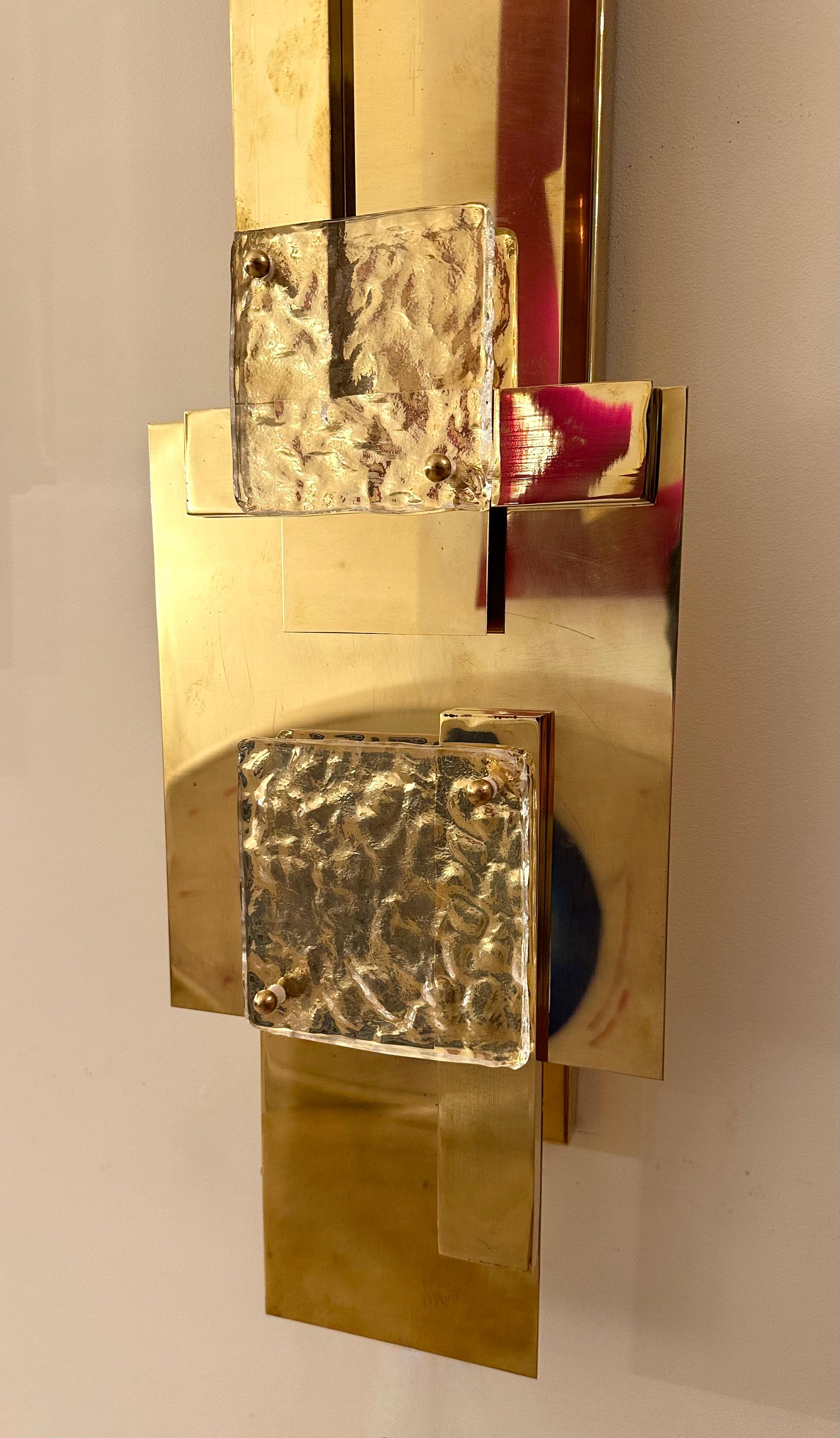 Grande paire d'appliques contemporaines en laiton Verre géométrique de Murano, Italie en vente 12