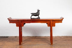 Scultura contemporanea in bronzo a cera persa raffigurante un toro con patina scura