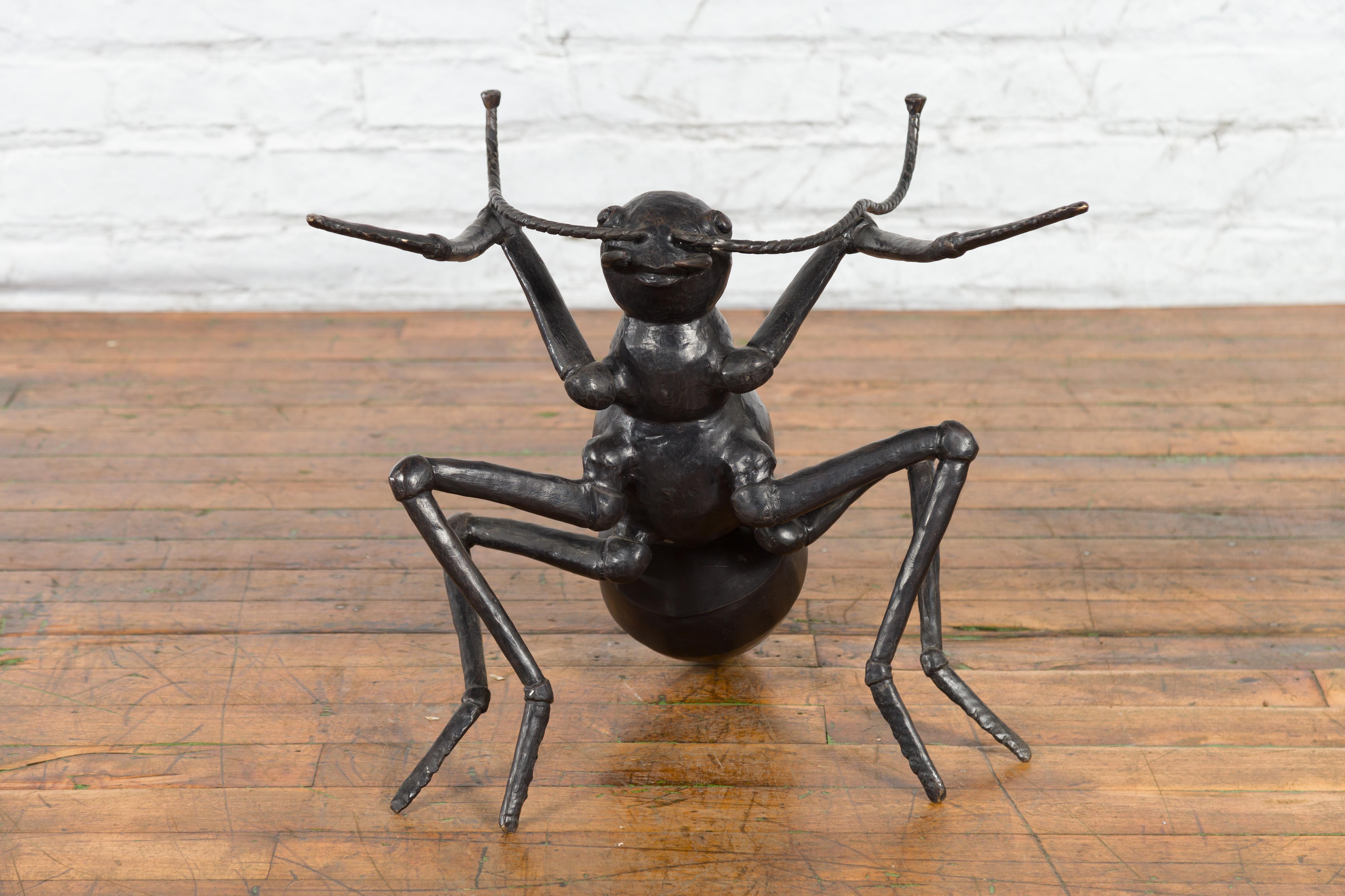 Sculpture contemporaine en bronze coulé à la cire perdue, base de table basse en forme de fourmi en vente 4