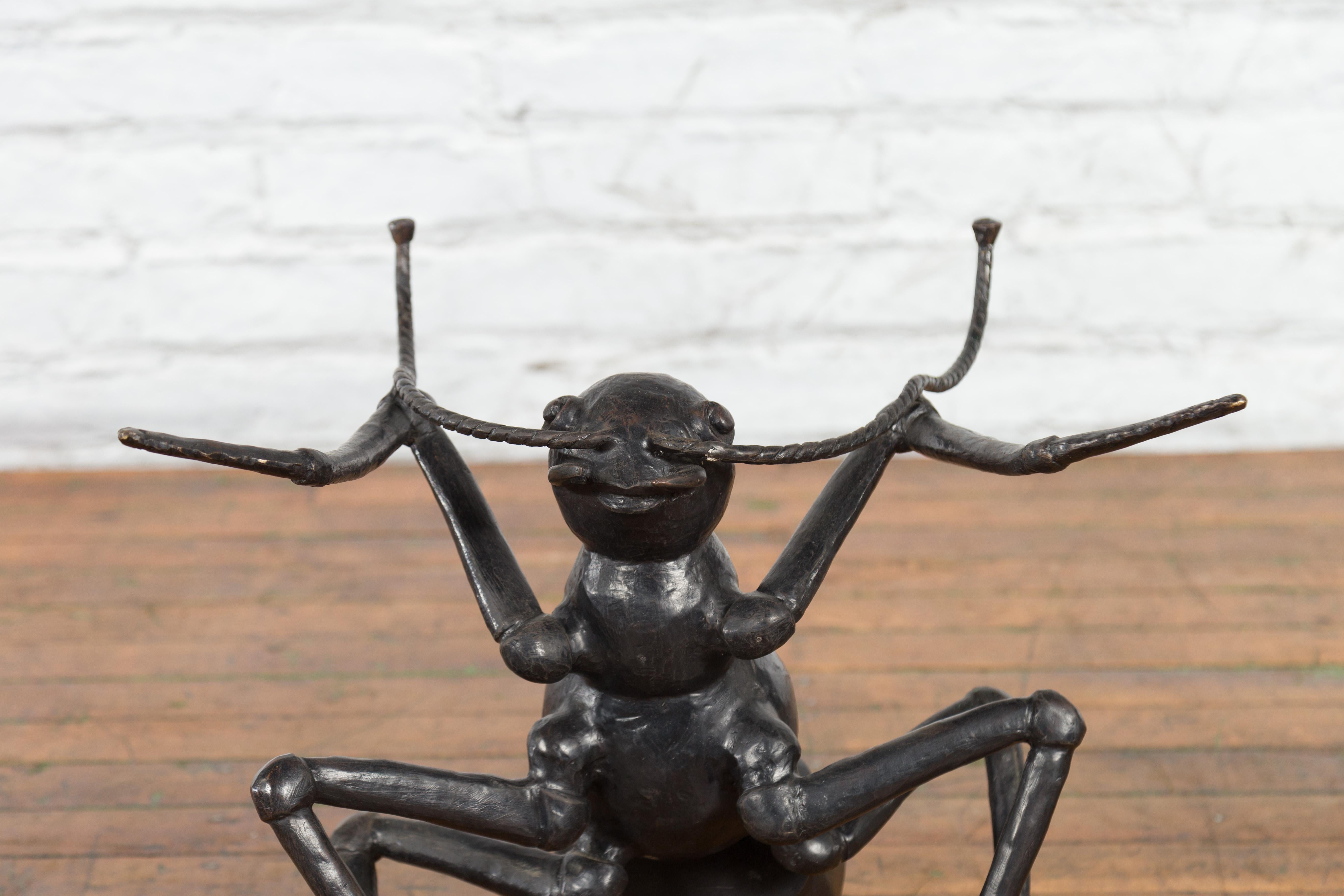 Moulage Sculpture contemporaine en bronze coulé à la cire perdue, base de table basse en forme de fourmi en vente