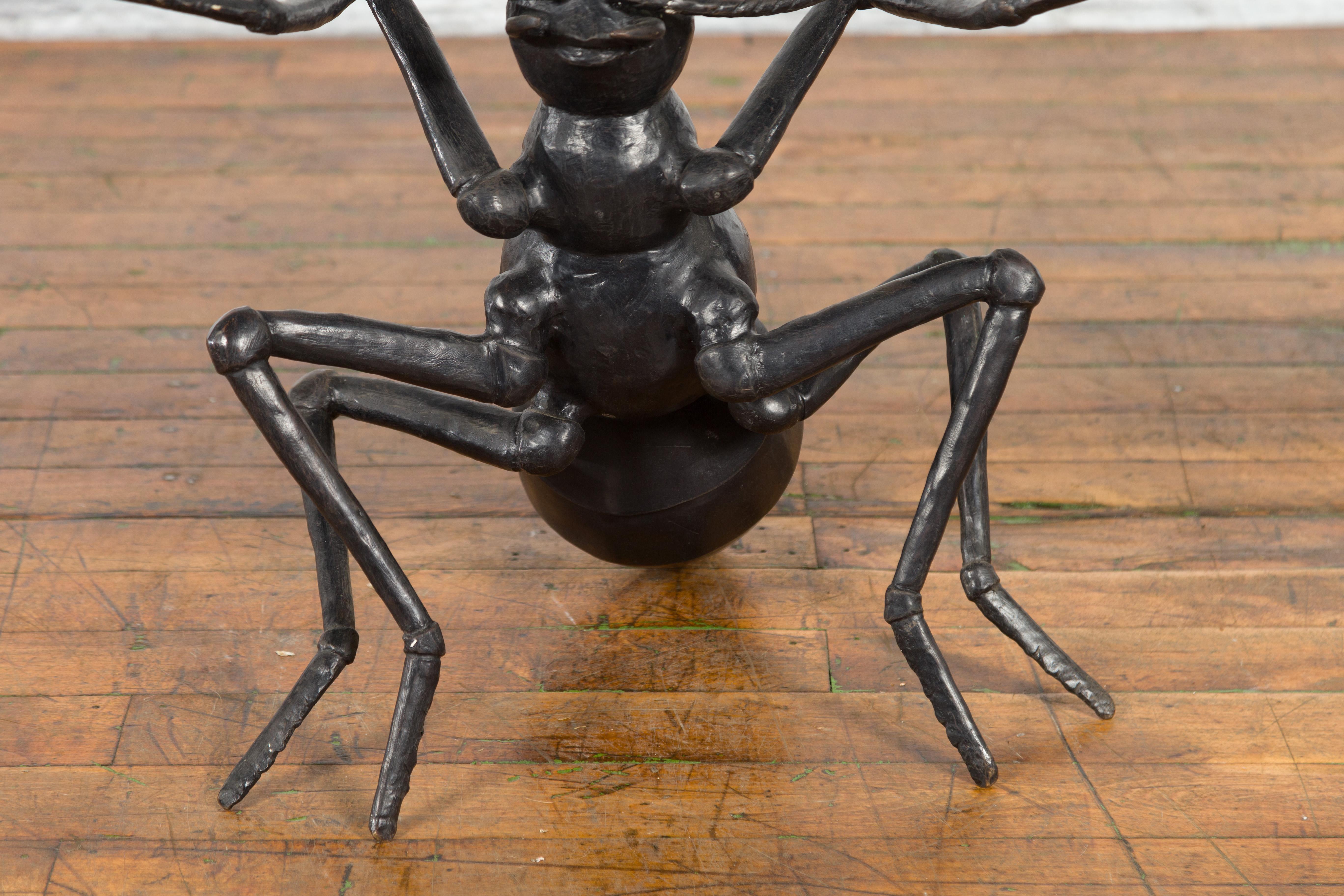 Sculpture contemporaine en bronze coulé à la cire perdue, base de table basse en forme de fourmi Bon état - En vente à Yonkers, NY