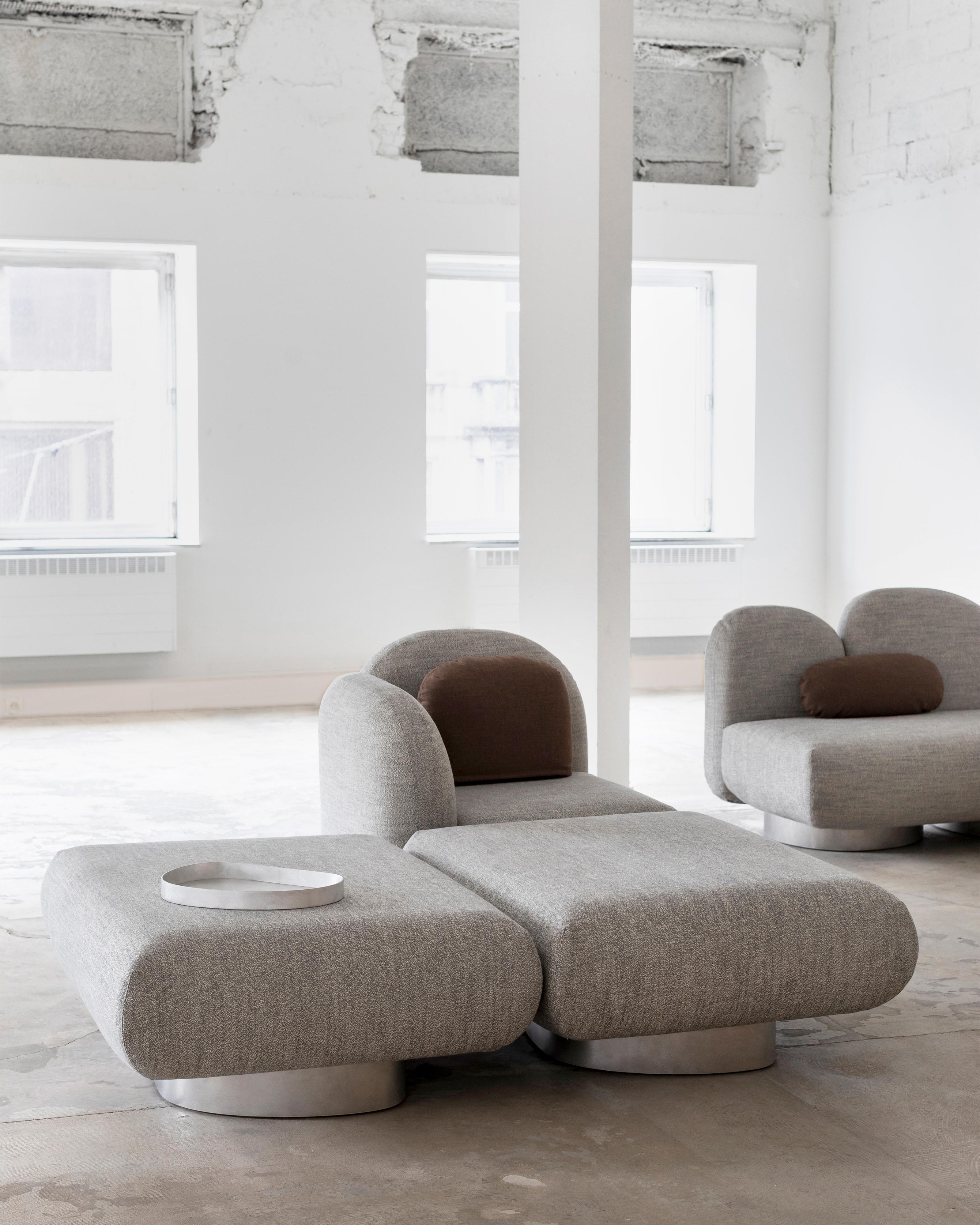 Contemporary Lounge Chair 'Assemble' von Destroyers/Builders, Sand (Belgisch) im Angebot