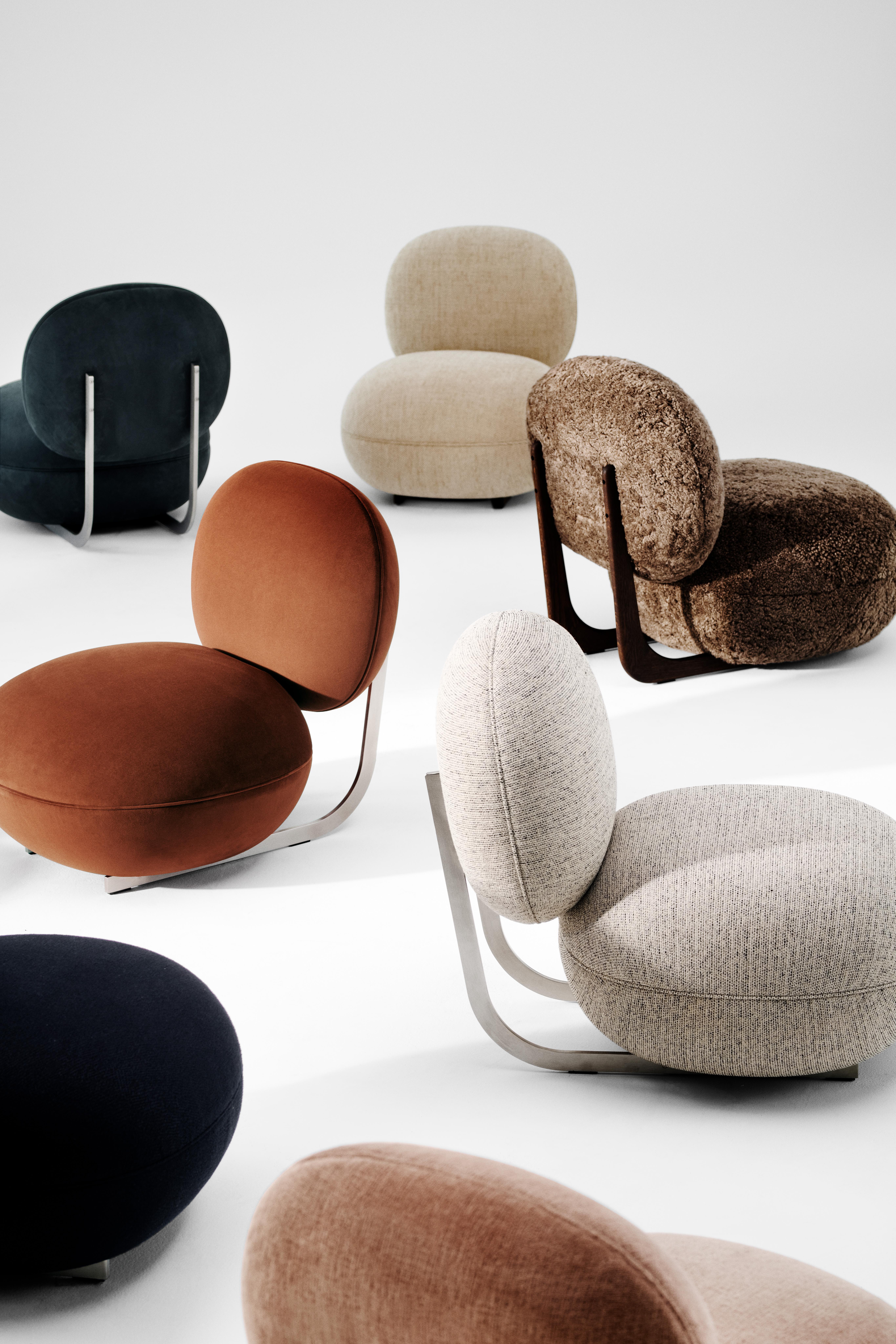 Sedia da salotto Cooper
Firmato da Kristian Sofus Hansen e Tommy Hyldahl per Norr11. 

Modello mostrato nell'immagine principale: 
Telaio: Acciaio
Fabrice: Savanna 0122

Dimensioni:
L 70 cm / P 90 cm / H 76 cm / SH 42 cm

----

La Cooper Lounge