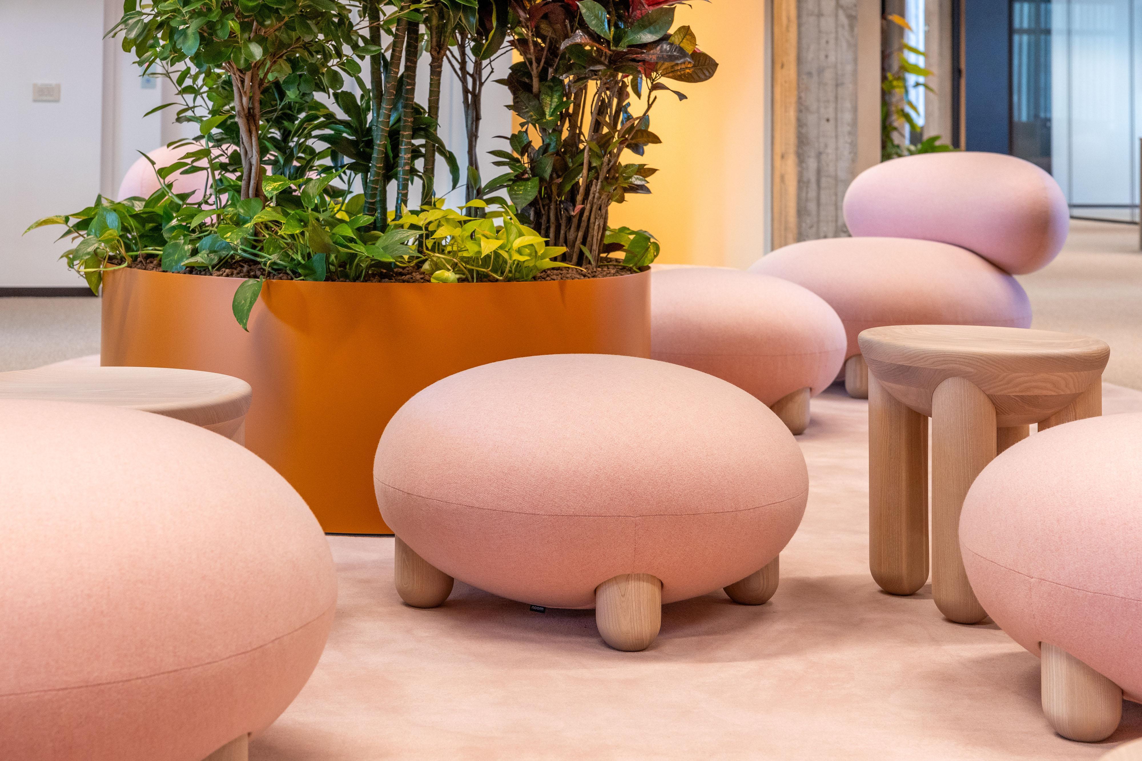 Contemporary Lounge Chair 'Flock' von Noom, Bouclé Orange im Angebot 4