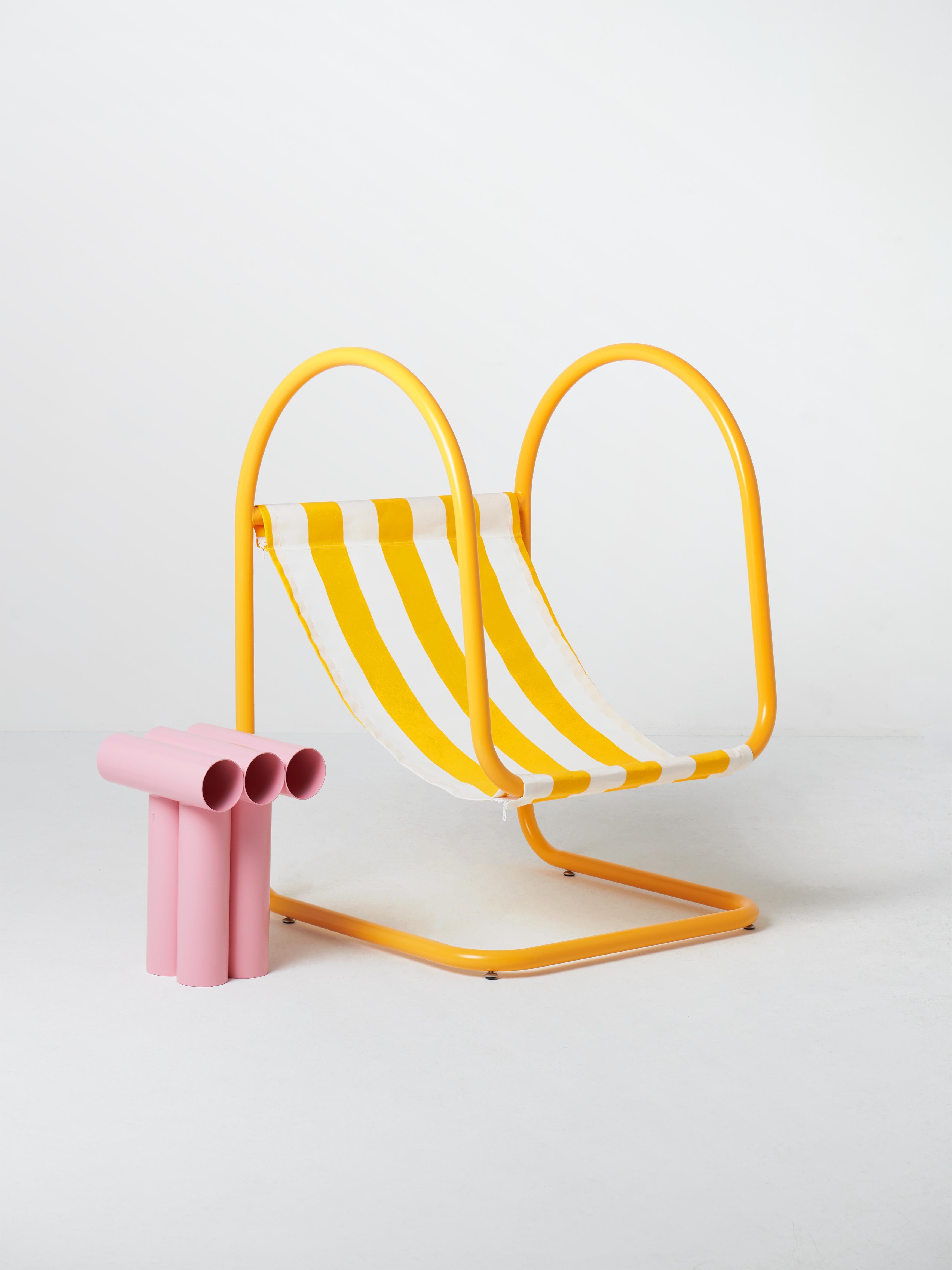 Zeitgenössischer Loungesessel aus lackiertem Stahl, Modell „PARAD“ von Axel Chay (21. Jahrhundert und zeitgenössisch)