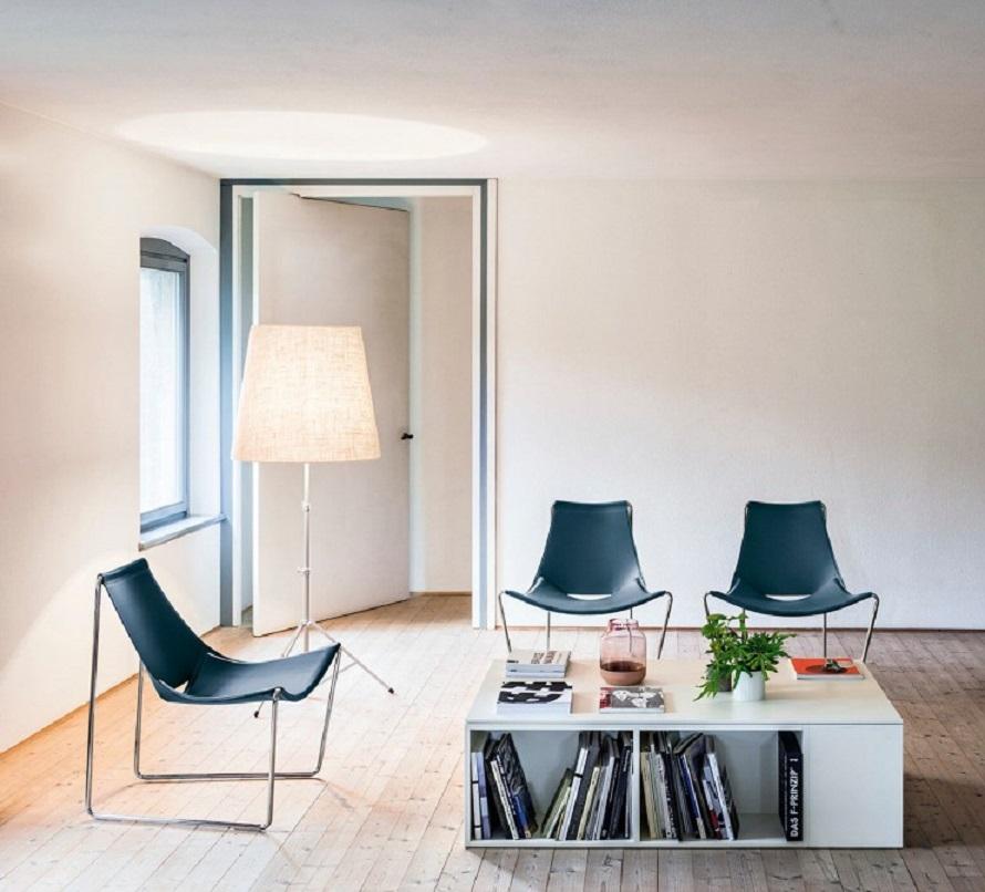 Chaise longue contemporaine à piètement traîneau proposée en cuir Abîmé - En vente à NEW YORK, NY