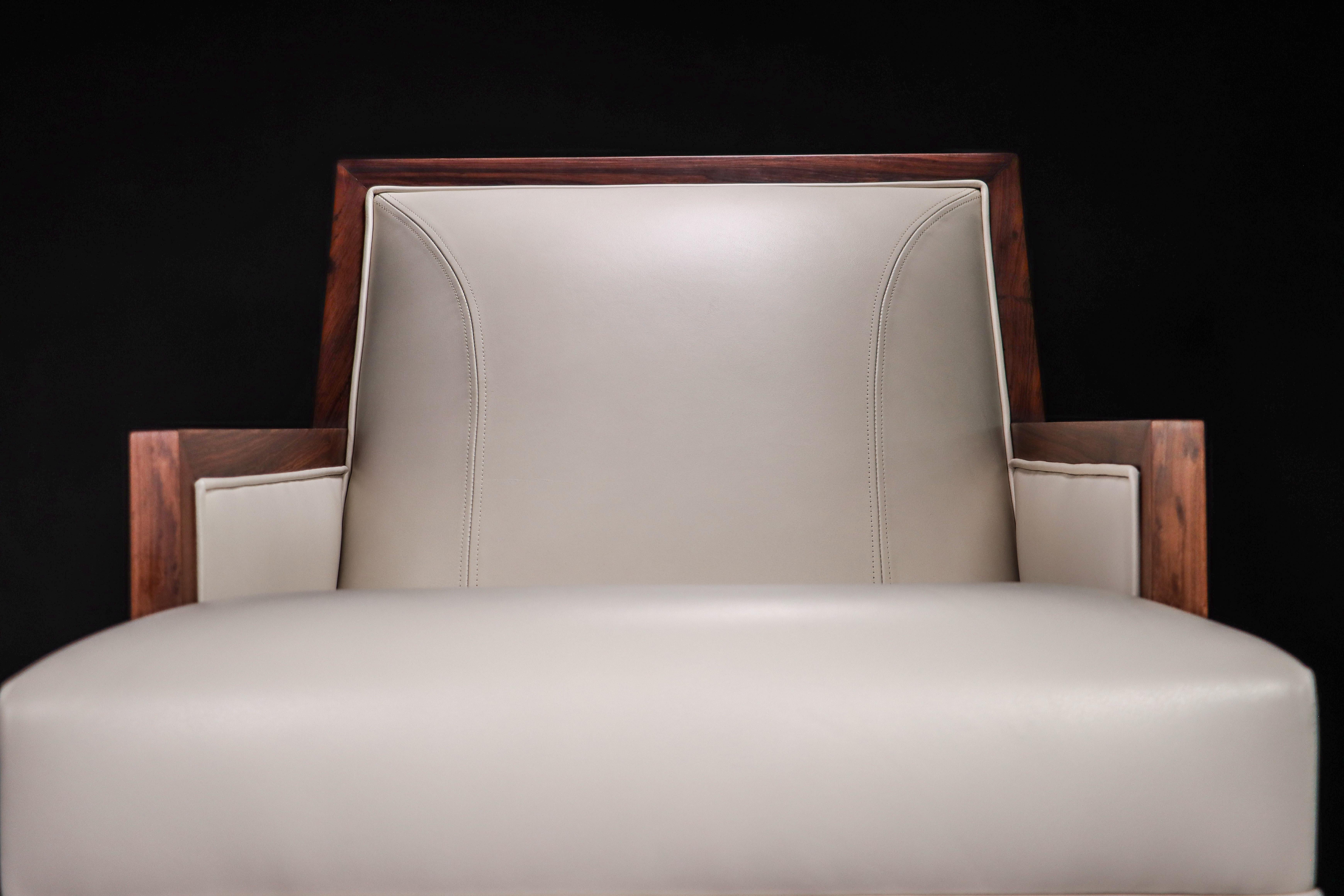 Zeitgenössischer Loungesessel aus Holz und weißem Leder von Costantini, Belgrano im Angebot 9