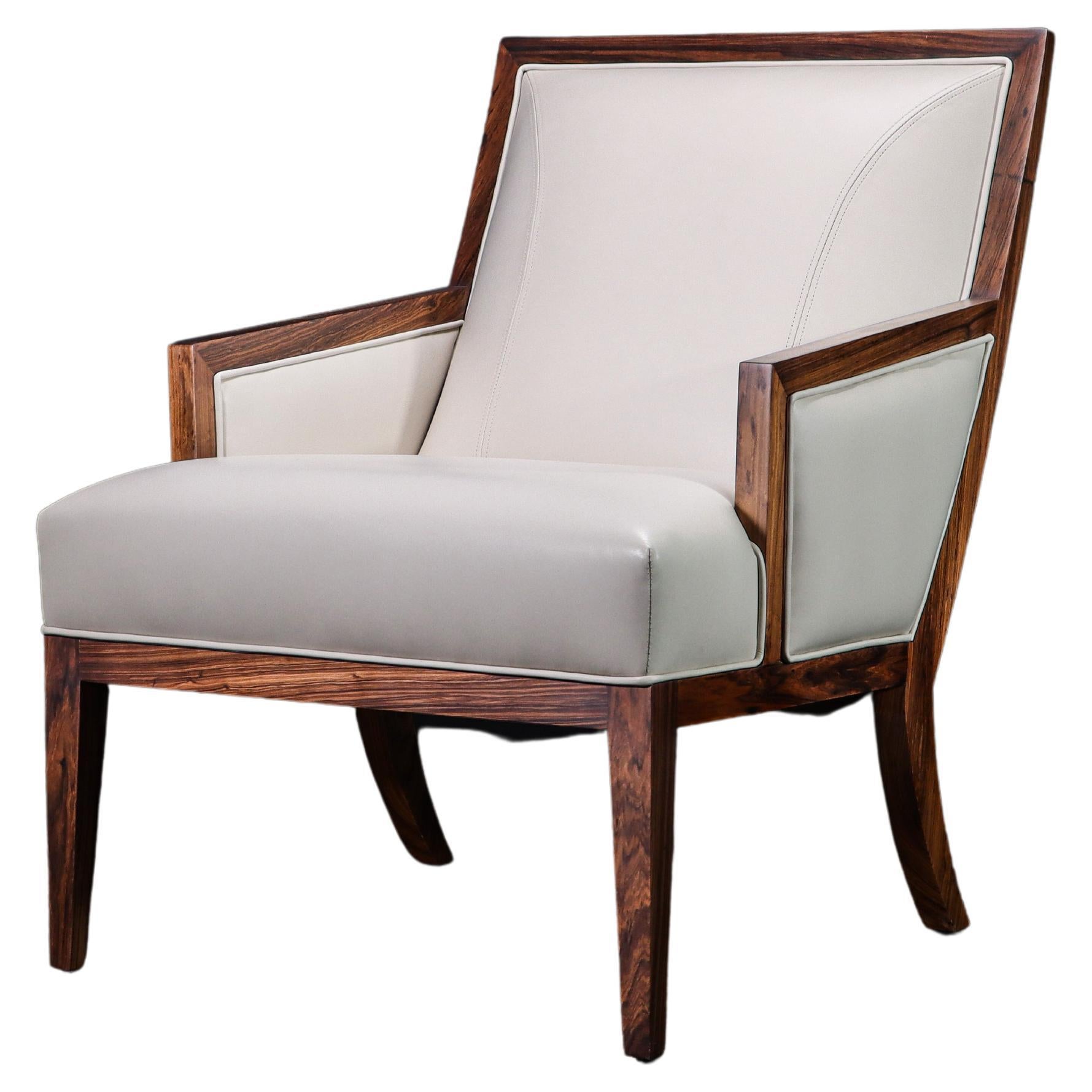 Fauteuil de salon contemporain en bois et cuir blanc de Costantini, Belgrano en vente