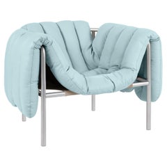 Chaise longue contemporaine 'Puffy' par HEM, acier inoxydable, cuir bleu
