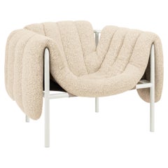 Chaise longue contemporaine 'Puffy' par HEM, acier blanc, coquille d'œuf bouclé