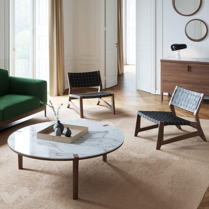 Contemporary Lounge Chair mit Holzstruktur und Lederriemen Sitz im Angebot 3