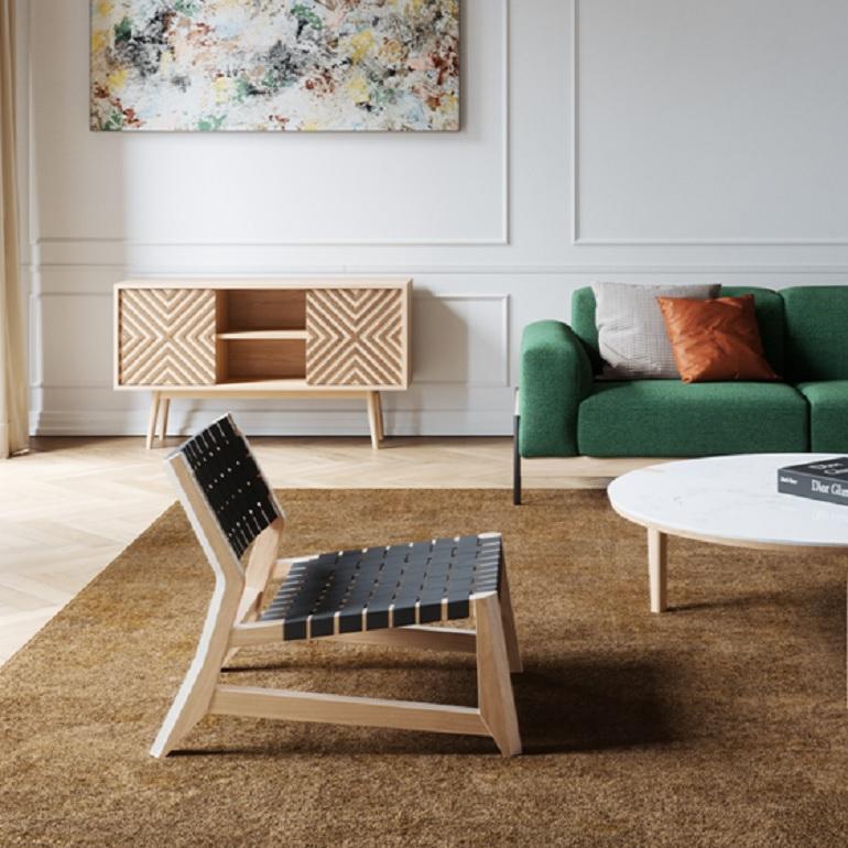 Contemporary Lounge Chair mit Holzstruktur und Lederriemen Sitz im Angebot 4