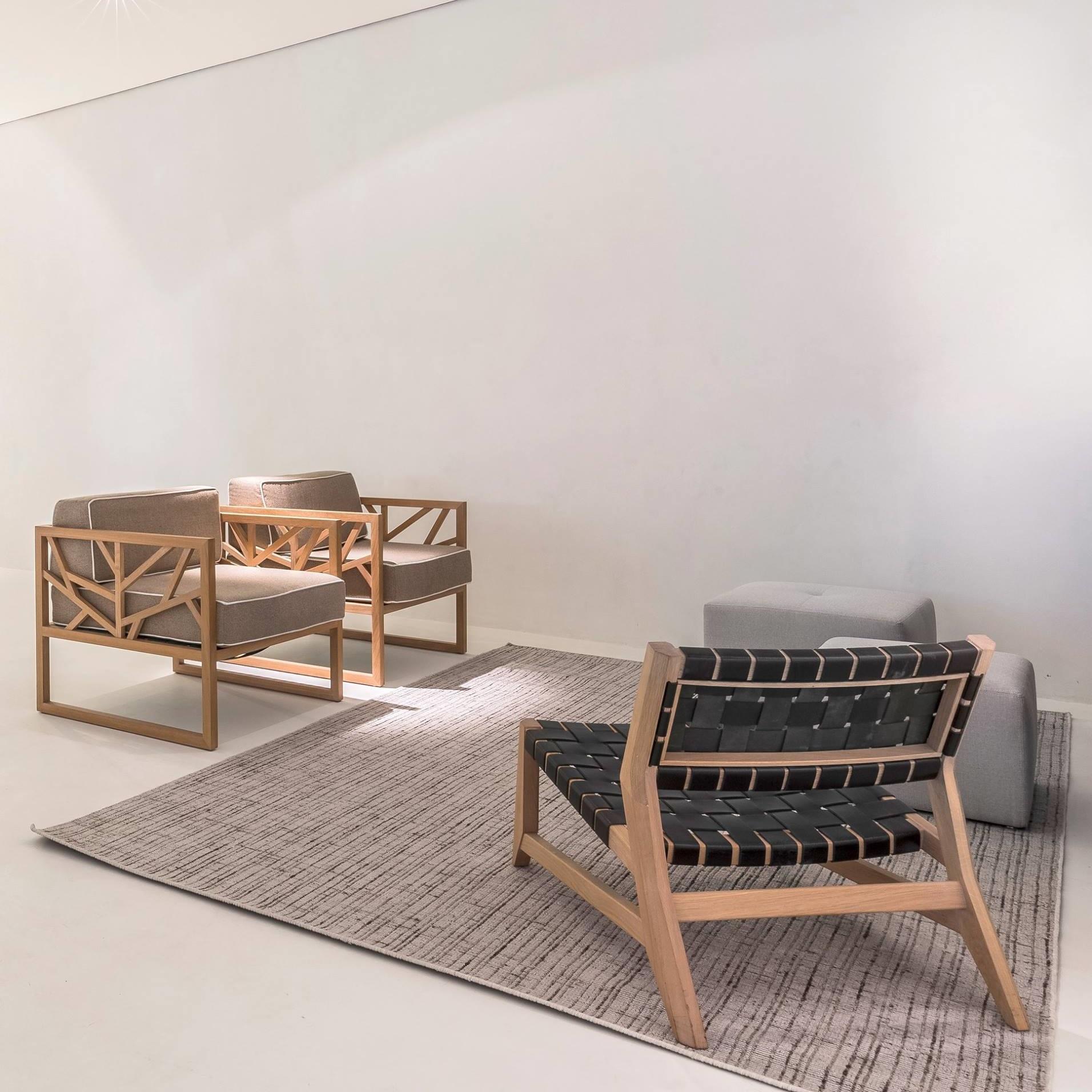 Contemporary Lounge Chair mit Holzstruktur und Lederriemen Sitz im Angebot 6