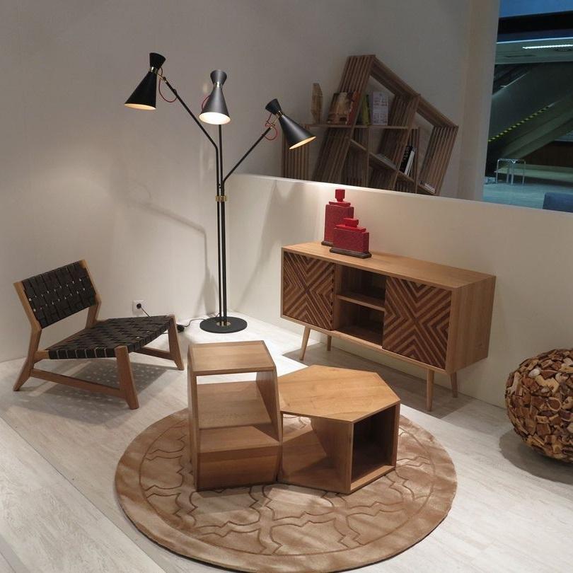 Contemporary Lounge Chair mit Holzstruktur und Lederriemen Sitz im Angebot 7
