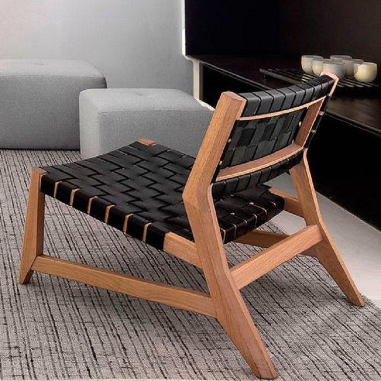 Contemporary Lounge Chair with Wooden Structure and Leather Straps Seat For Sale 11