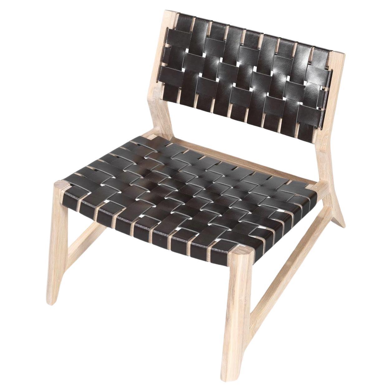 Contemporary Lounge Chair mit Holzstruktur und Lederriemen Sitz (Moderne) im Angebot
