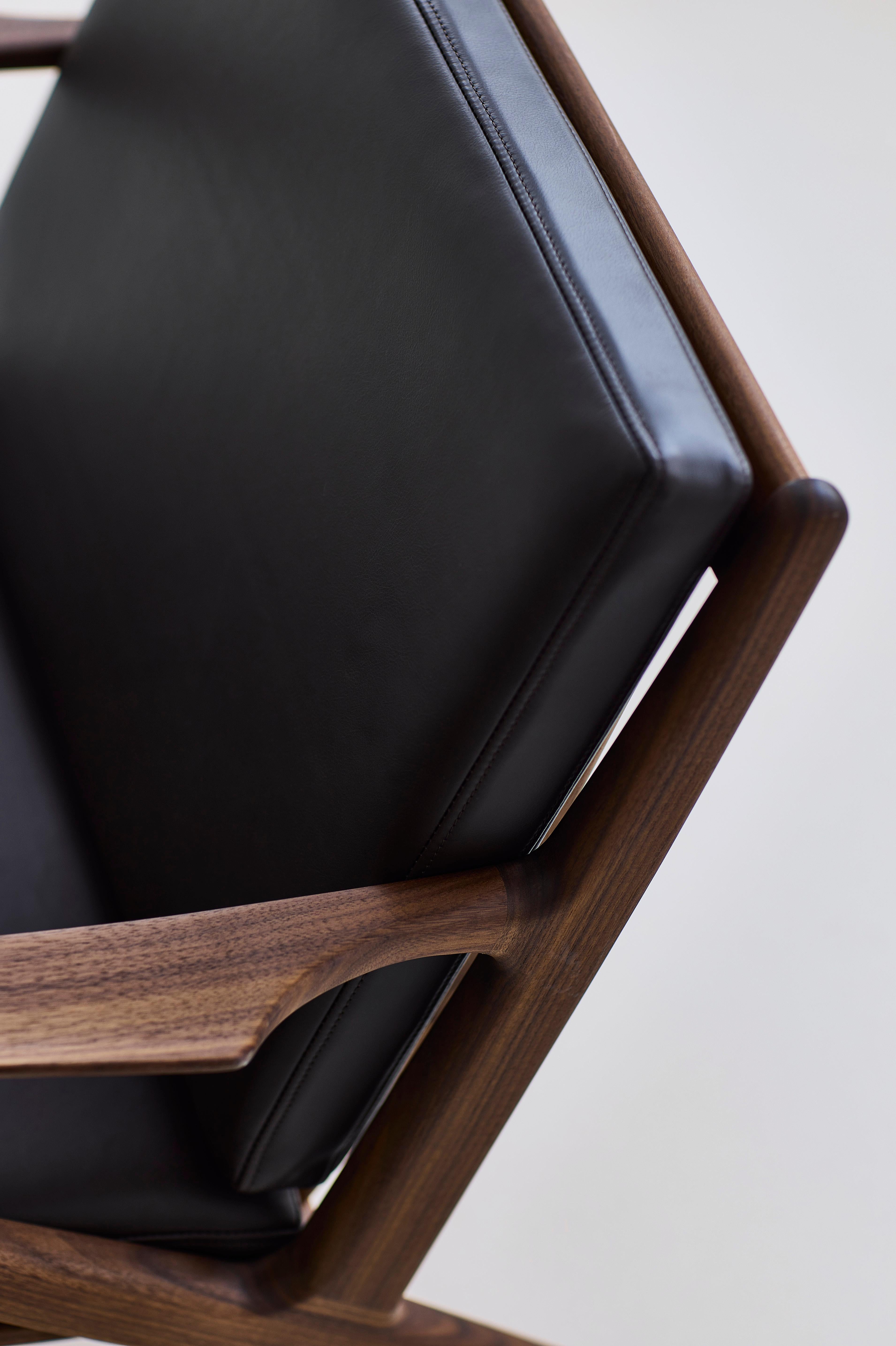 Moderner Loungesessel 'Z-Chair' von DK3, Eiche schwarz lackiert, Balmoral 02 (Dänisch) im Angebot