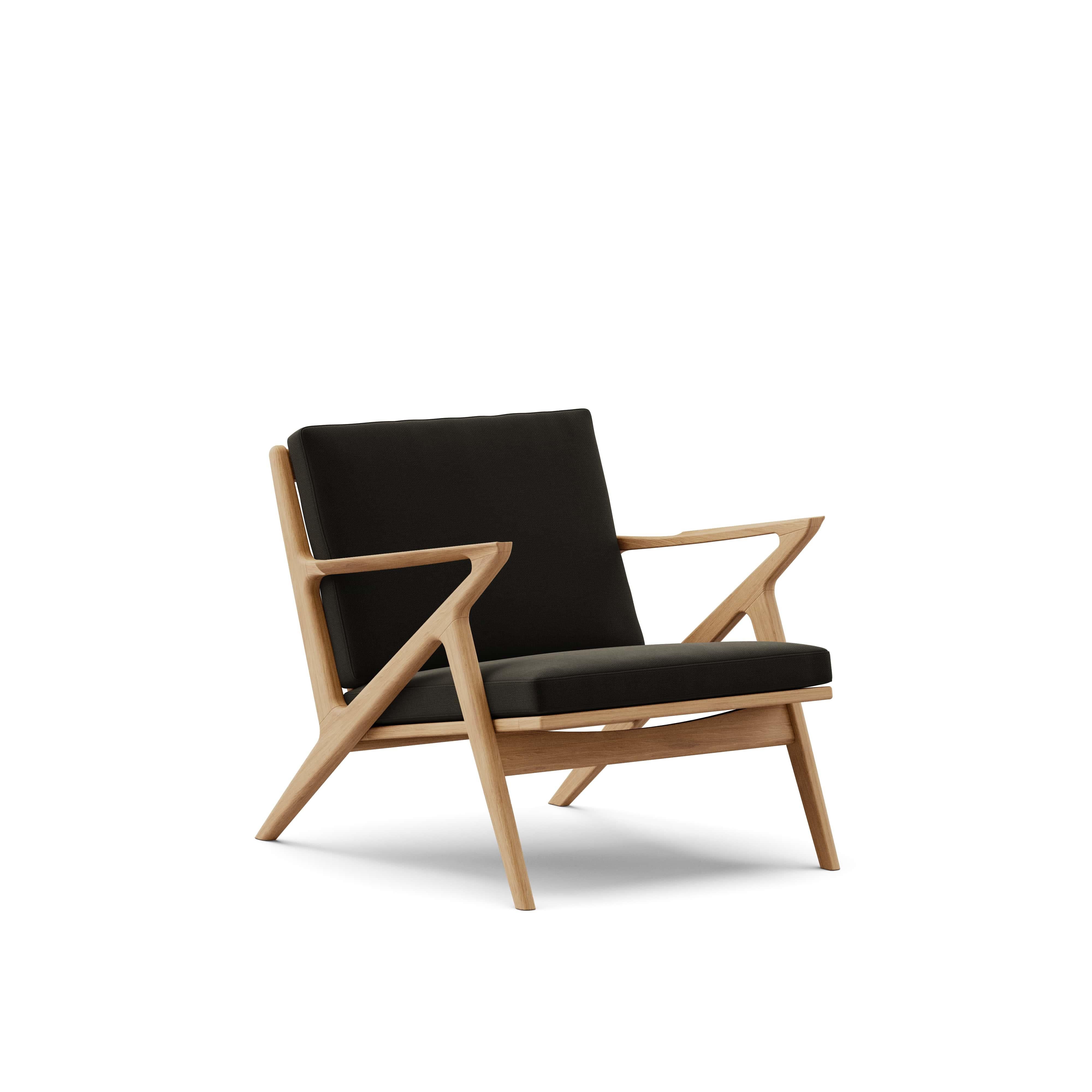 Zeitgenössischer Loungesessel 'Z-Chair' von DK3
Entworfen von Poul Thorsbjerg Jensen

Abmessungen: 
- B.75 x T.82 x H.62 cm
- Sitzgelegenheit: B.58 x T.52 x H.36 cm

MATERIALIEN: 
- Rahmen: Massivholz.
- Sitz und Rückenlehne: Polsterung.

Modell auf