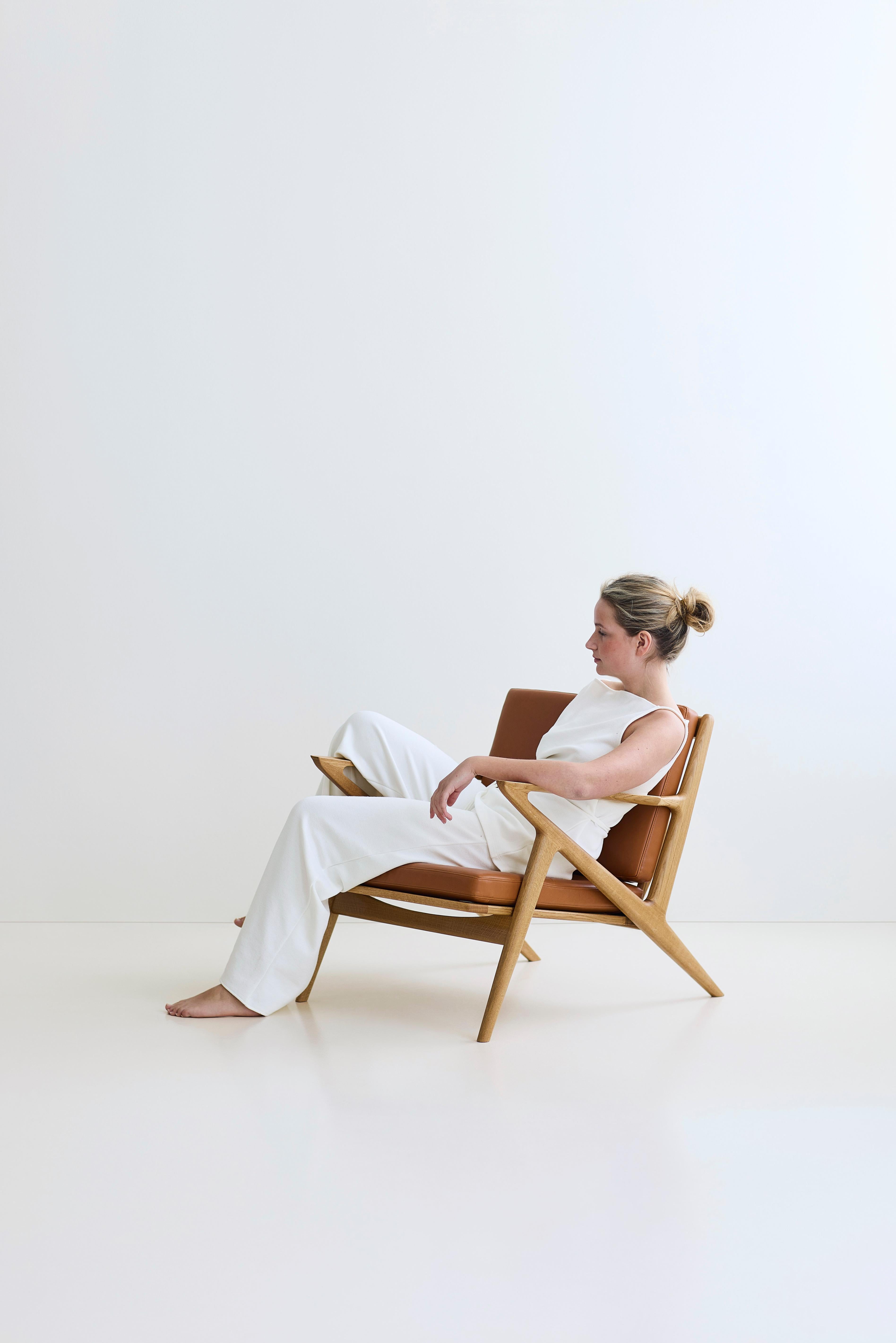 Moderner Loungesessel 'Z-Chair' von DK3, Eiche geräuchert, Balmoral 02 im Zustand „Neu“ im Angebot in Paris, IDF