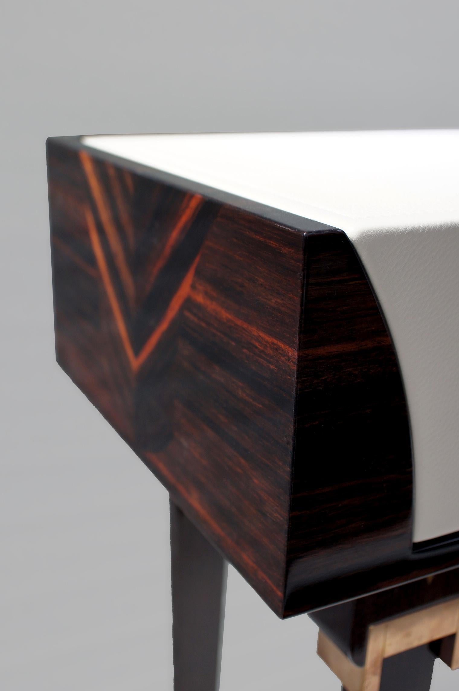 Contemporary Lounge Console in Macassar Wood and Amber Handle by Eva Baron im Angebot 5
