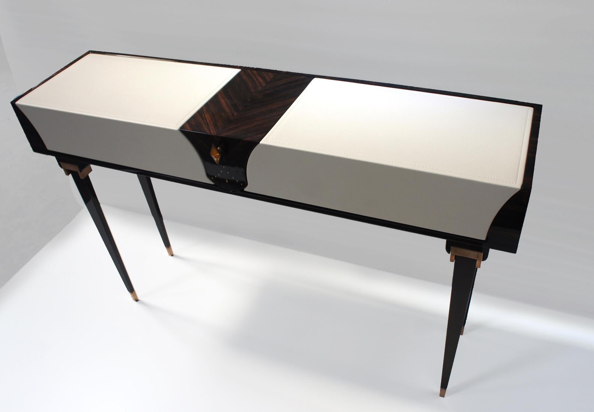 Contemporary Lounge Console in Macassar Wood and Amber Handle by Eva Baron im Angebot 8