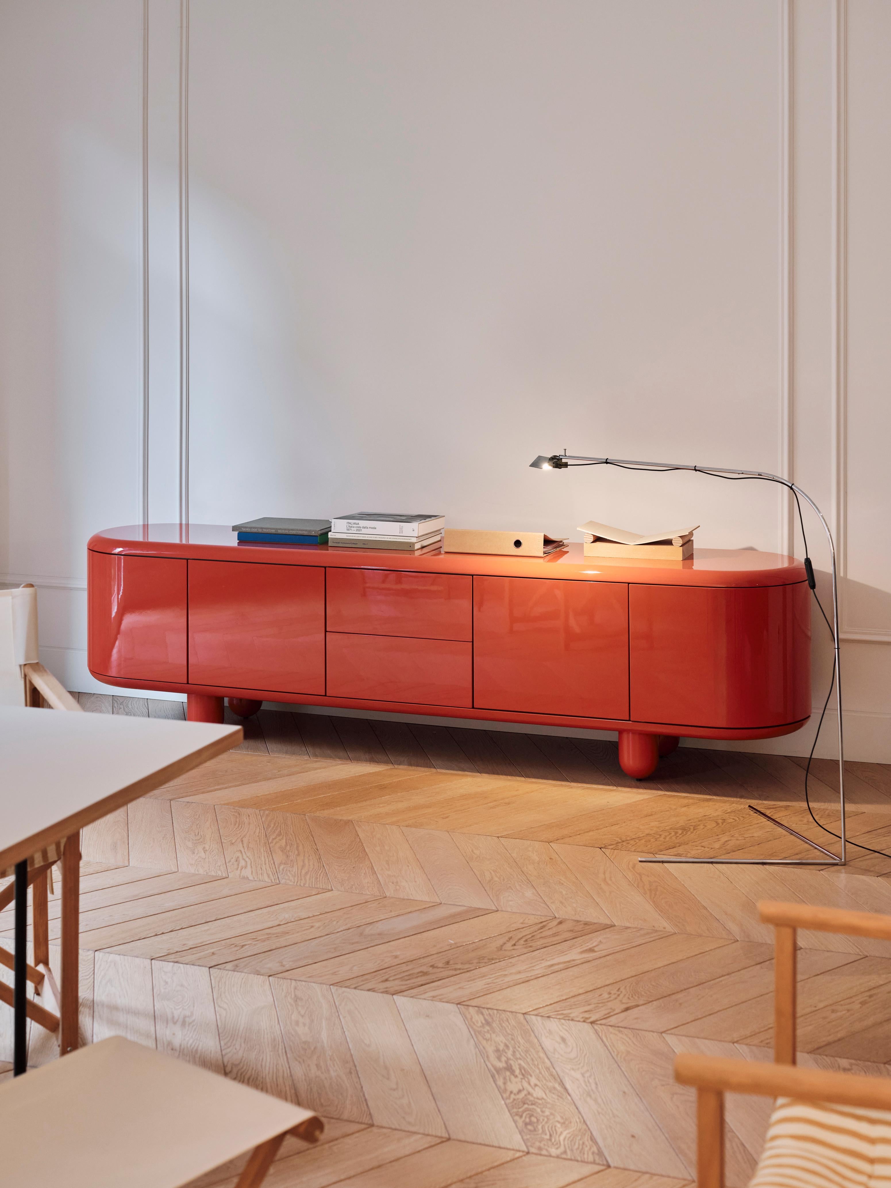 Contemporary low sideboard buffet by Jaime Hayon lacquered gloss coral red cream For Sale 2