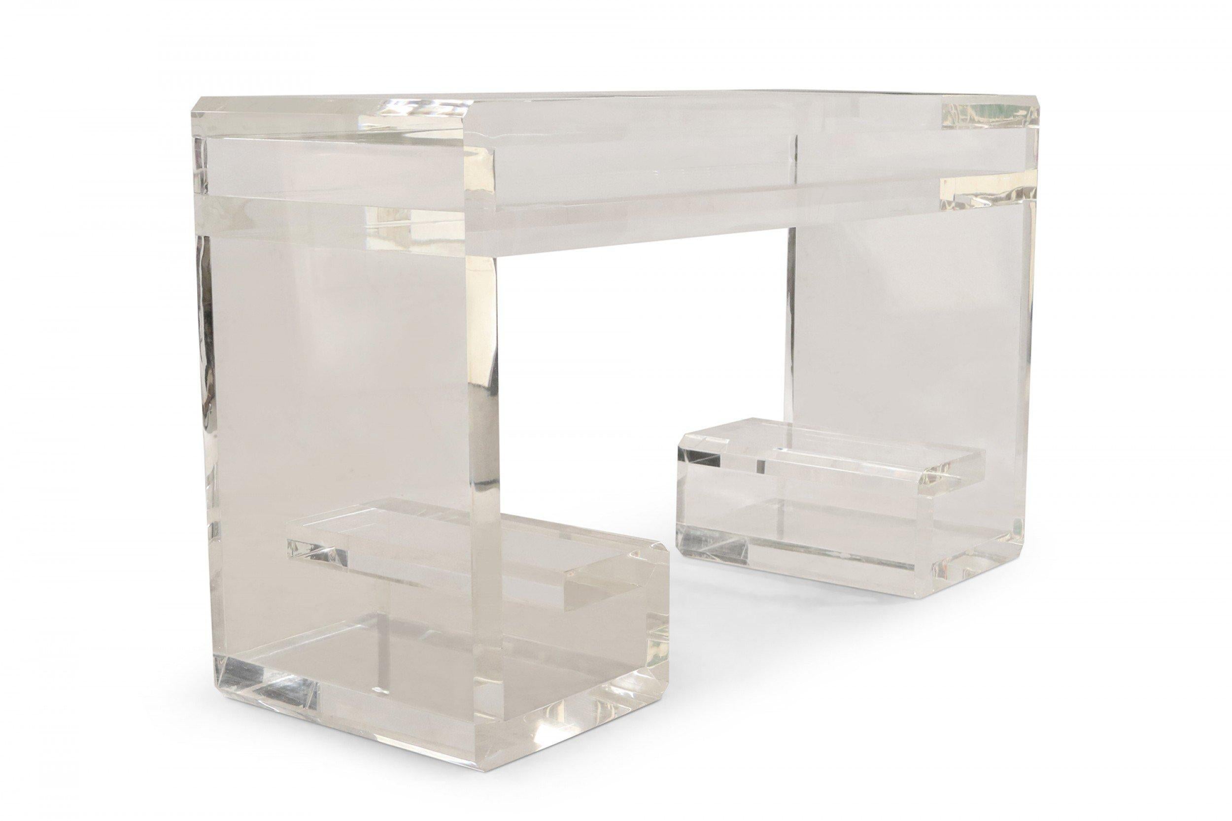 Zeitgenössischer Lucite-Schreibtisch mit eingelassener Spiegelplatte im Angebot 1