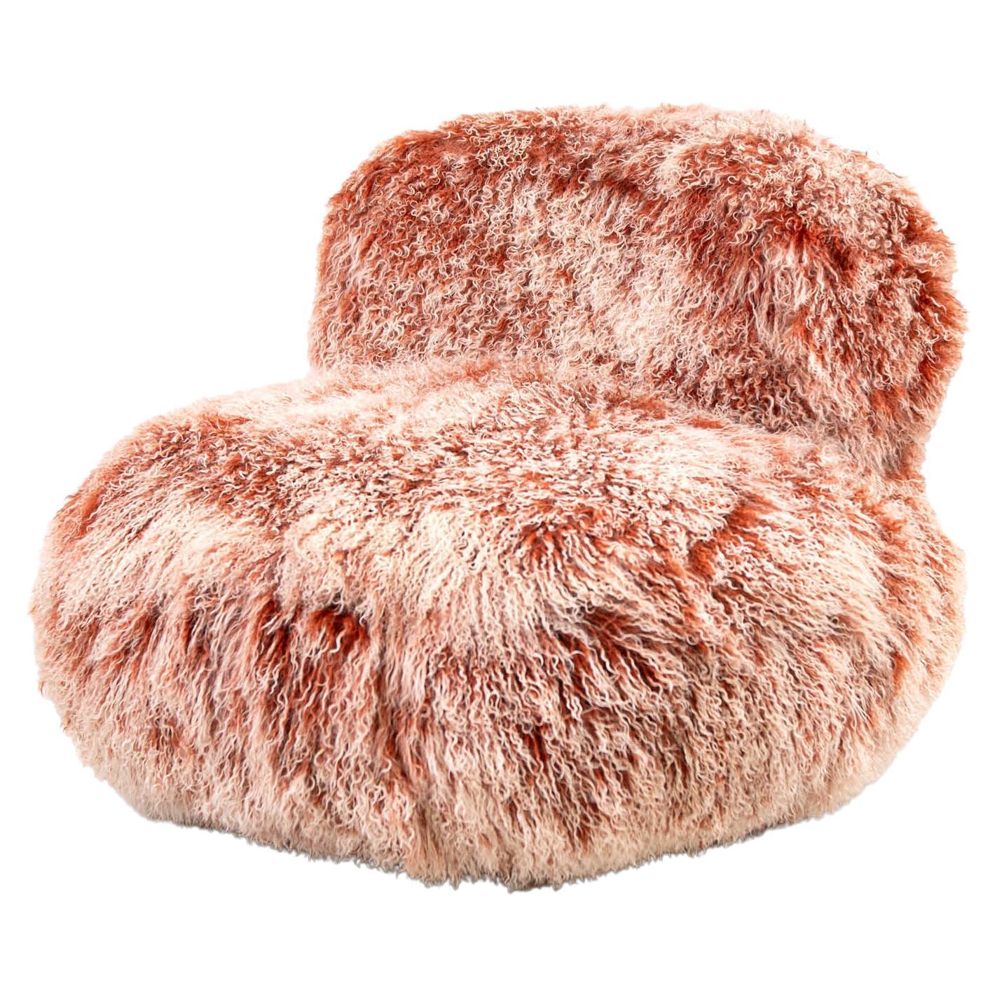 Sillón de cuna contemporáneo con piel de Mongolia roja. Fabricado en Italia por Hessentia en venta