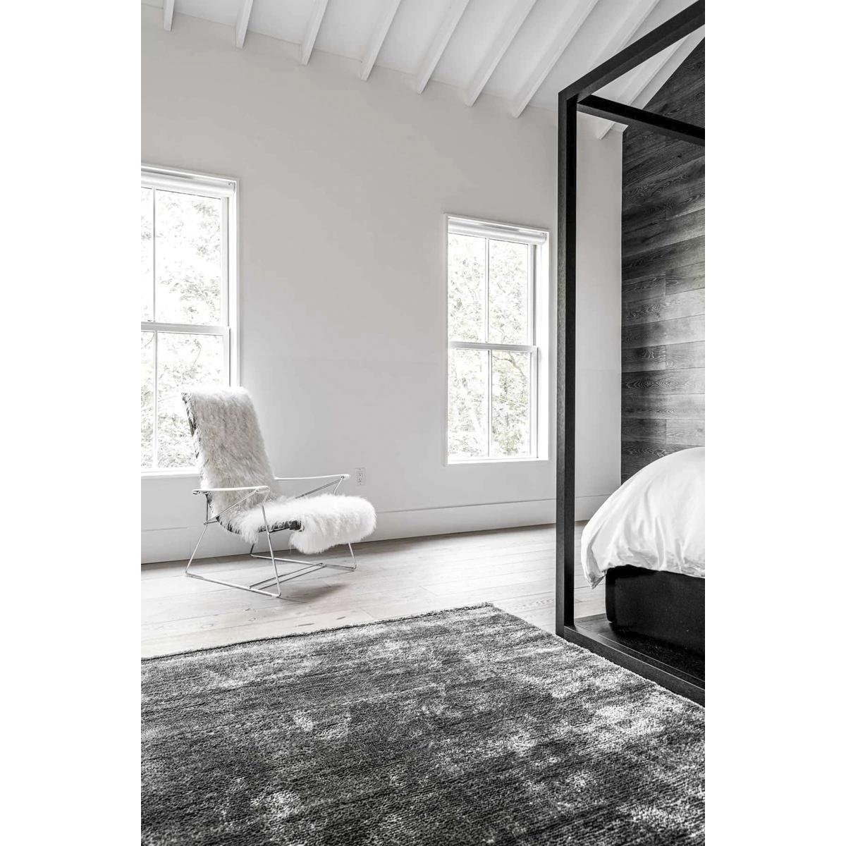 Hand-Woven Contemporary Luxury Shiny Velvety Silvery Rug by Deanna Comellini 170x240 cm For Sale