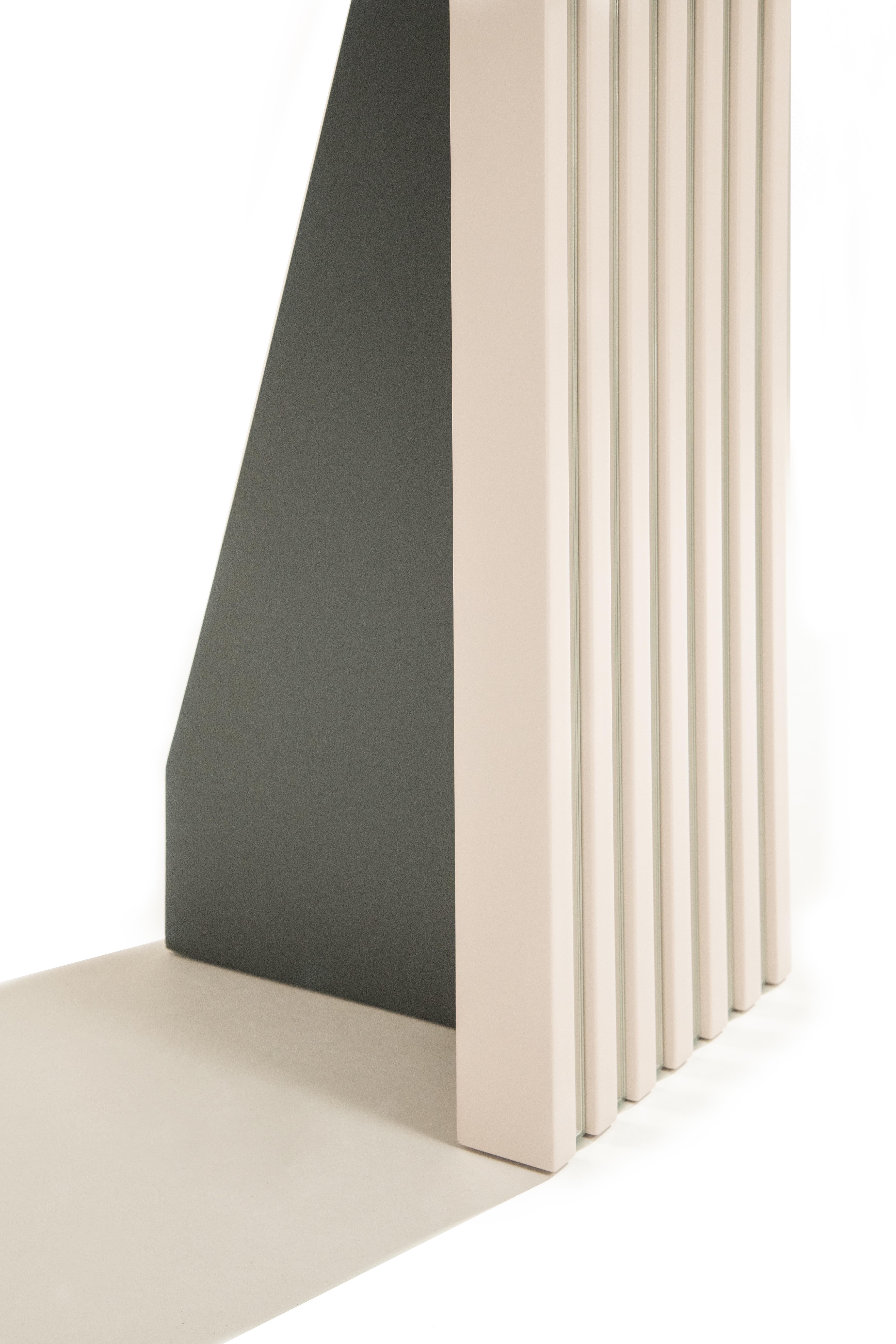 Contemporary Luxury Beistelltisch, Spiegel, Holz, handgefertigt in Italien (Moderne) im Angebot