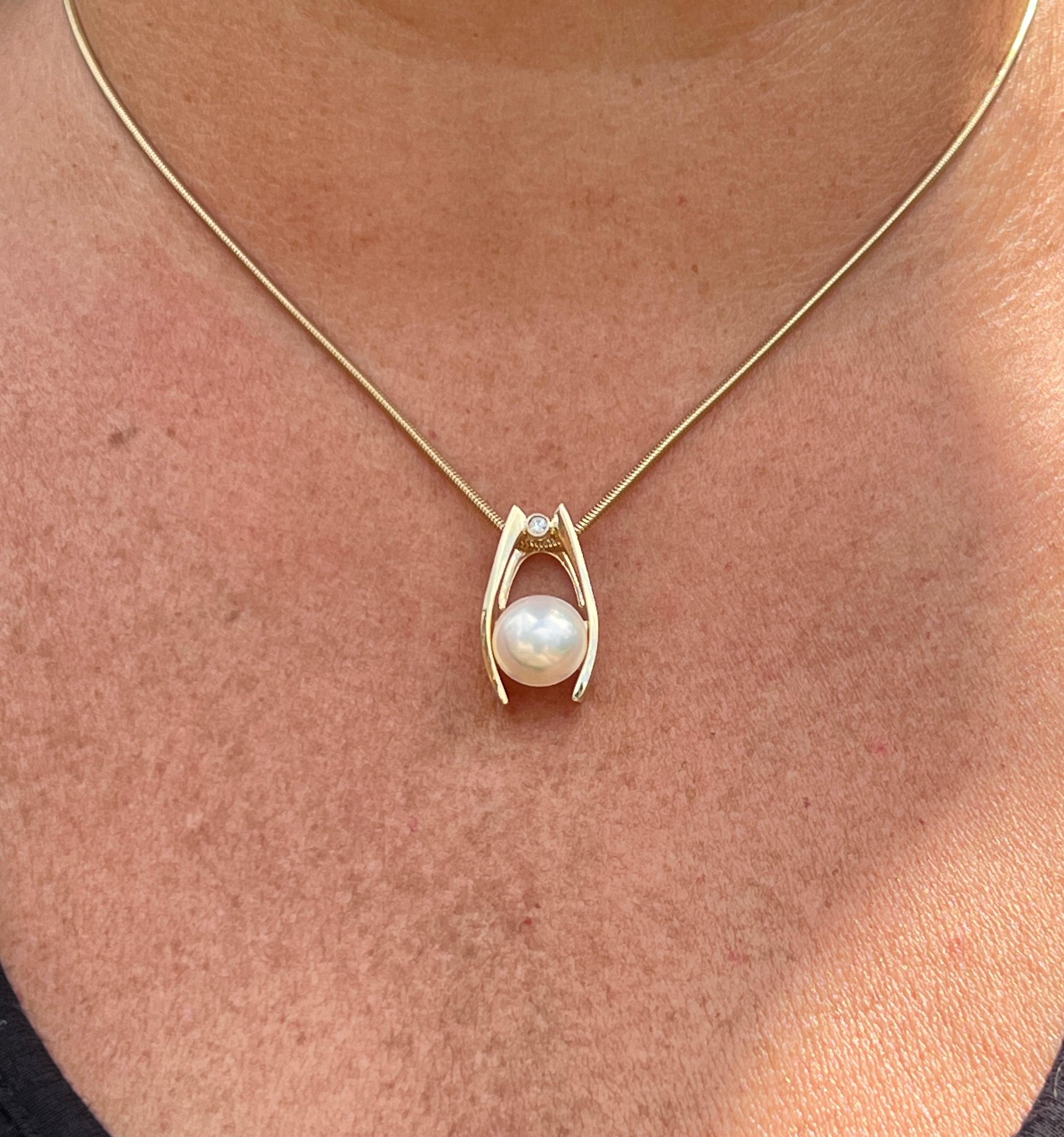 Contemporary Mabe Pearl and Diamond Yellow Gold Pendant 4