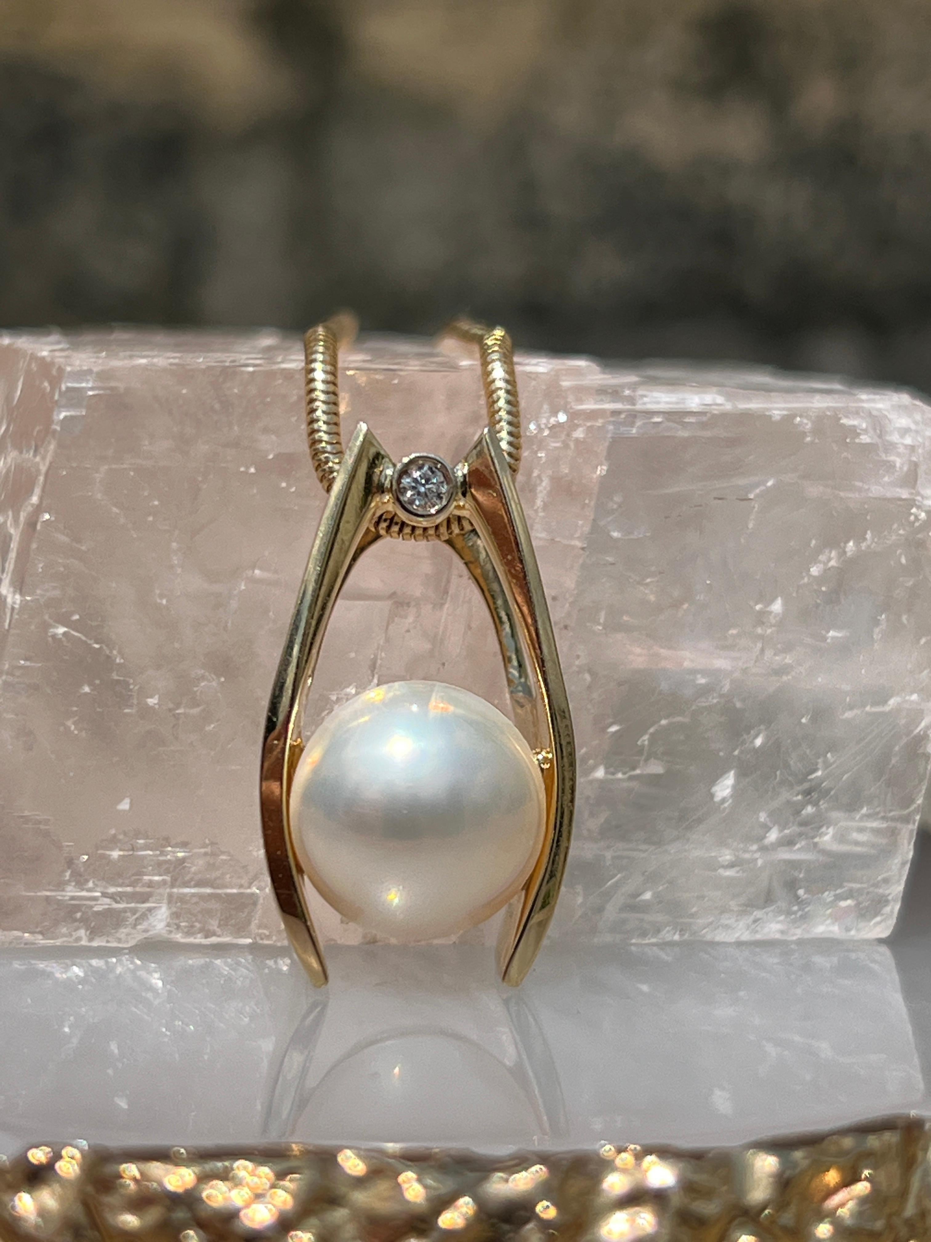 Contemporary Mabe Pearl and Diamond Yellow Gold Pendant 5