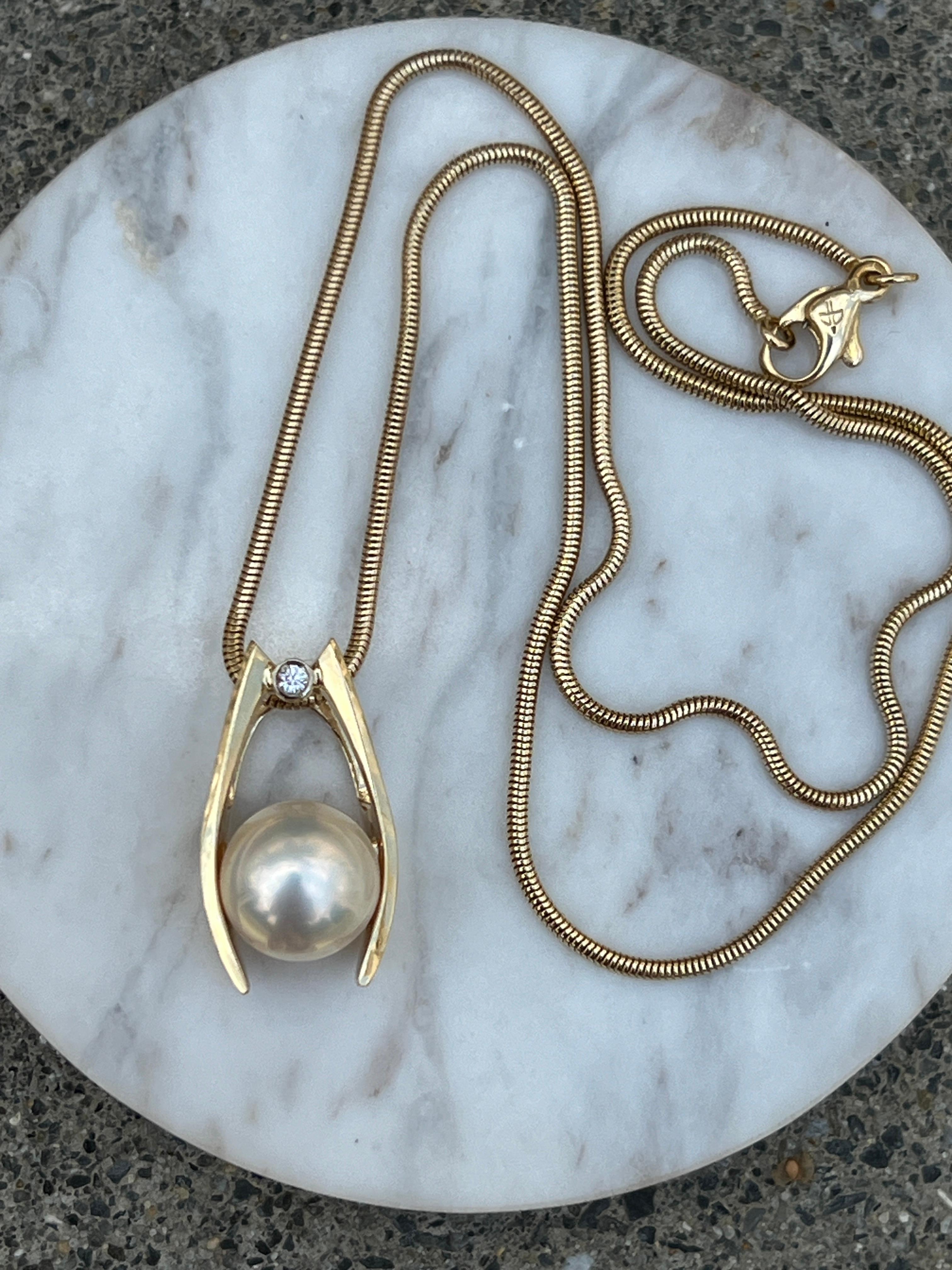 Contemporary Mabe Pearl and Diamond Yellow Gold Pendant 12