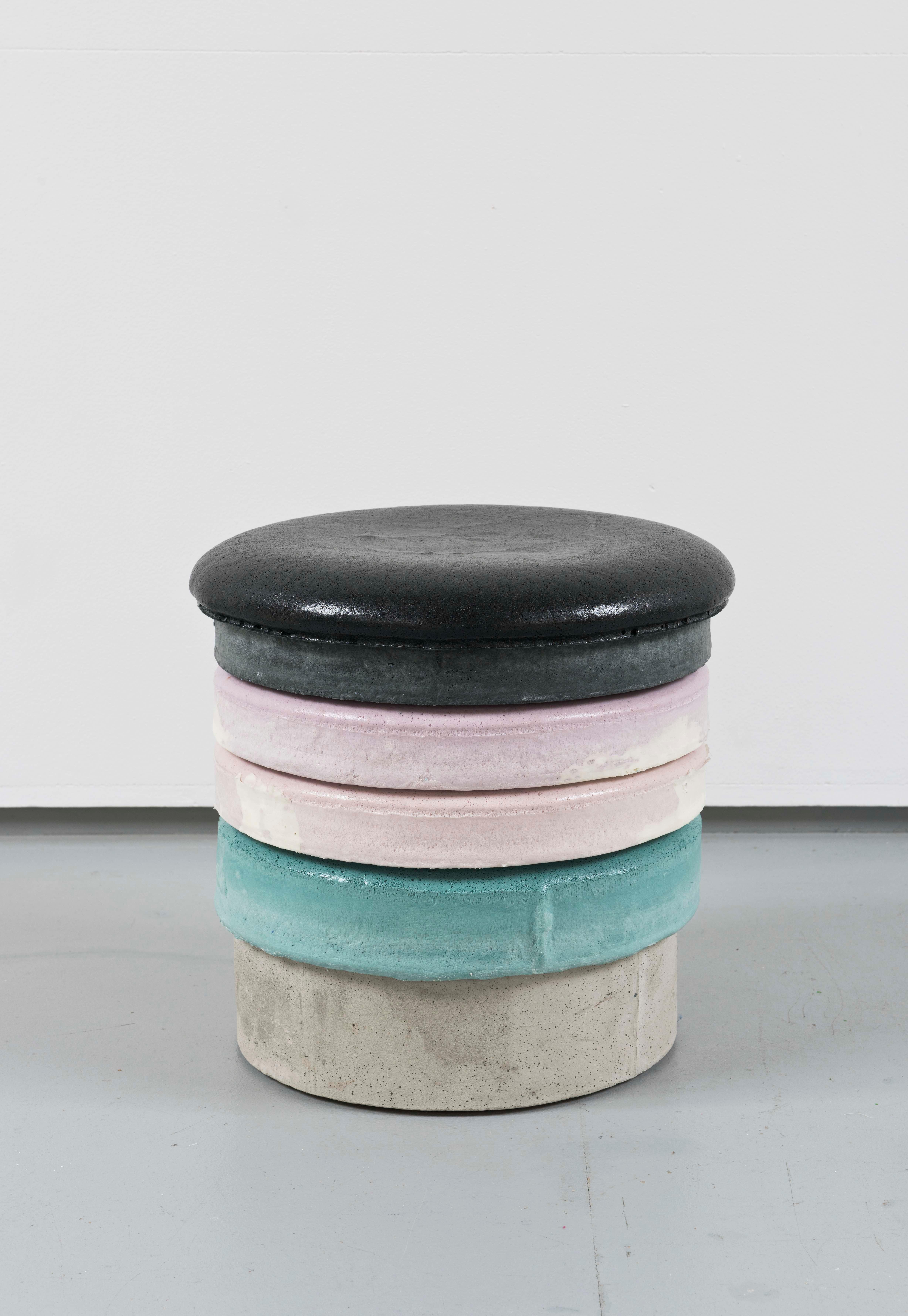 Cristian Andersen
Taburete Macaron, 2020
Cada uno único, firmado por el artista
Poliuretano, pigmentos, hormigón y corcho
H 39 cm (15 3/8 in) ø 37 cm

Cristian Andersen (*1974) lleva mucho tiempo trabajando en la interfaz entre diseño y