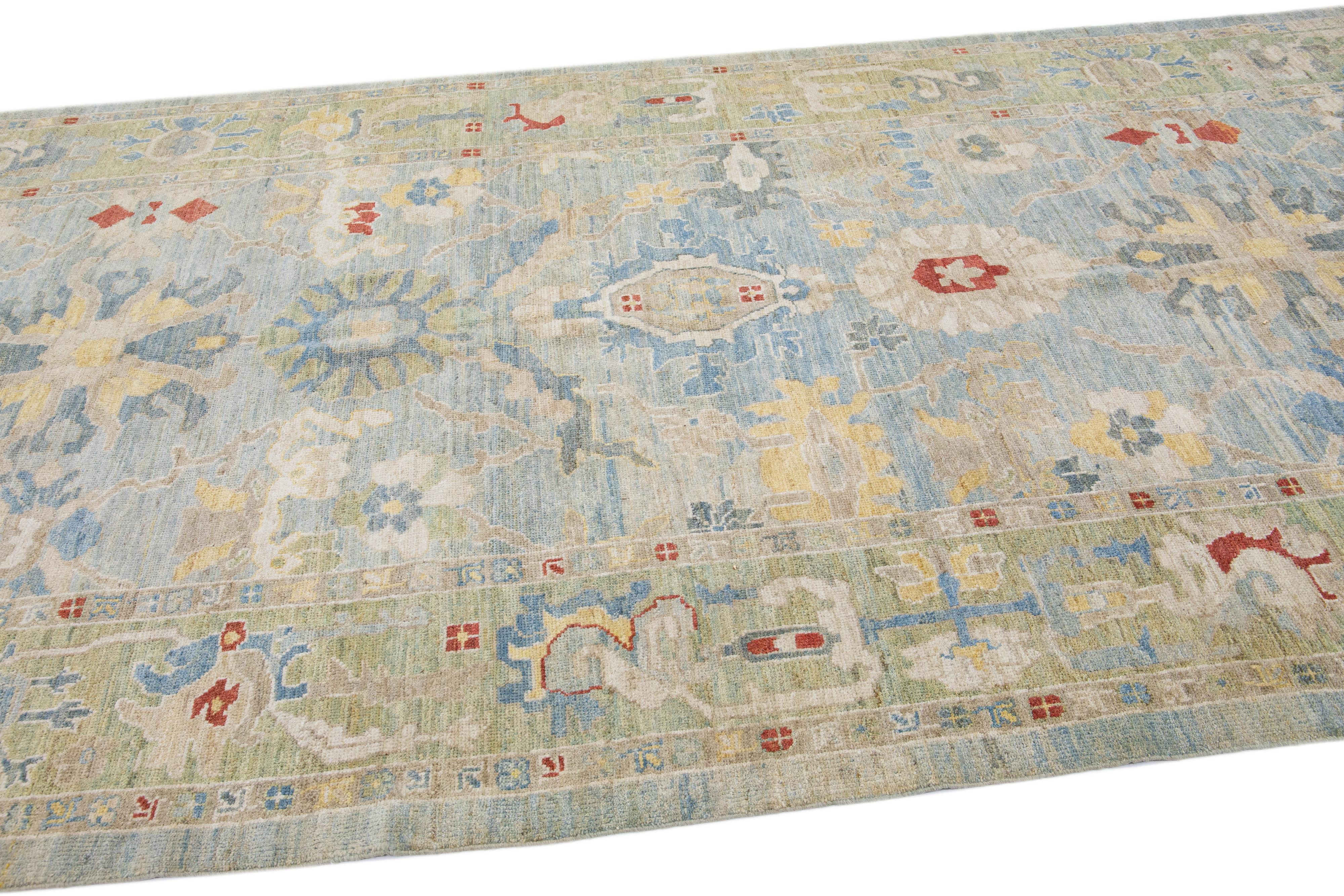 Contemporary Mahal Blue Handmade Wool Runner mit Blumenmuster (Handgeknüpft) im Angebot