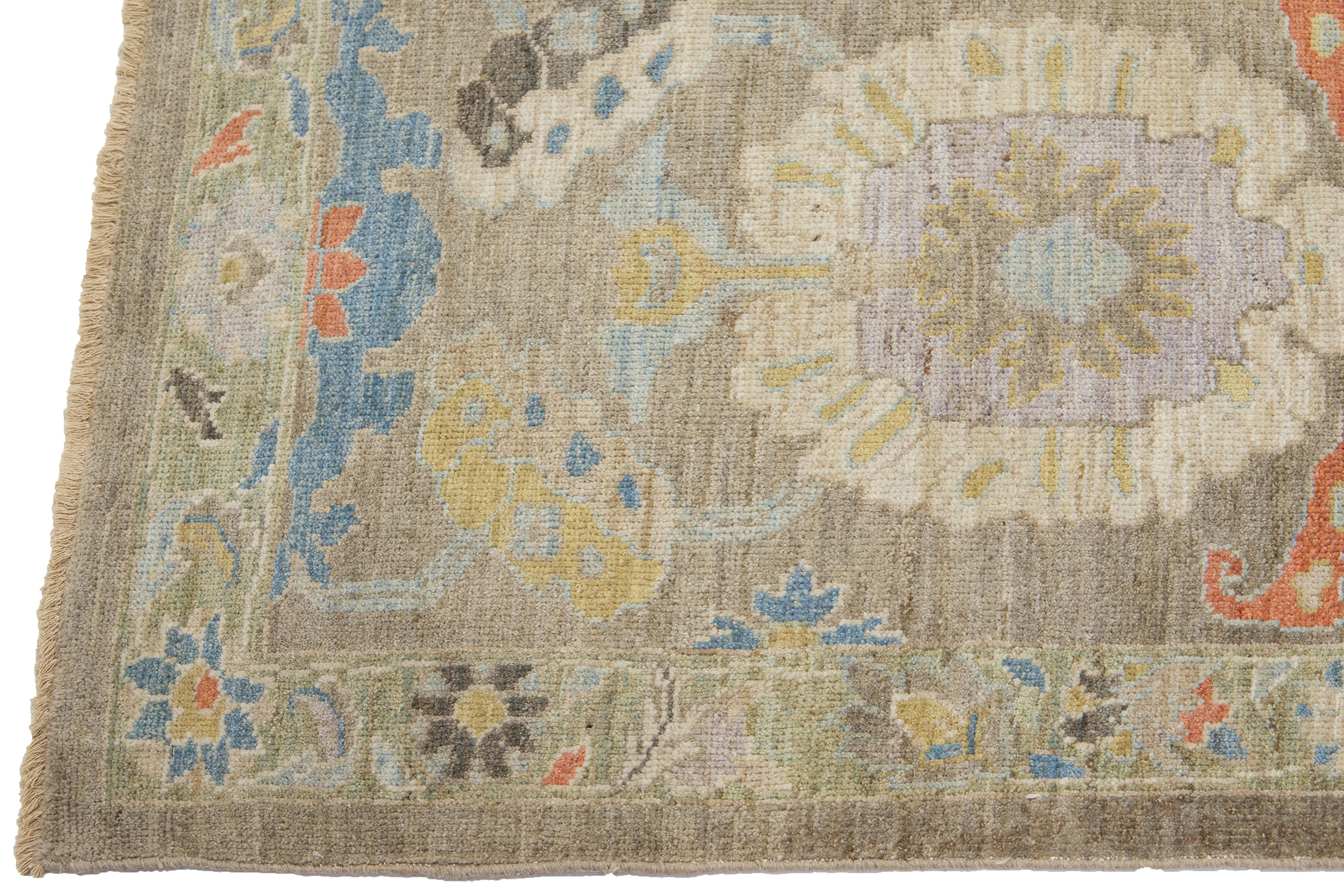 Contemporary Mahal Handmade Floral Pattern Brown Wool Runner (Persisch) im Angebot