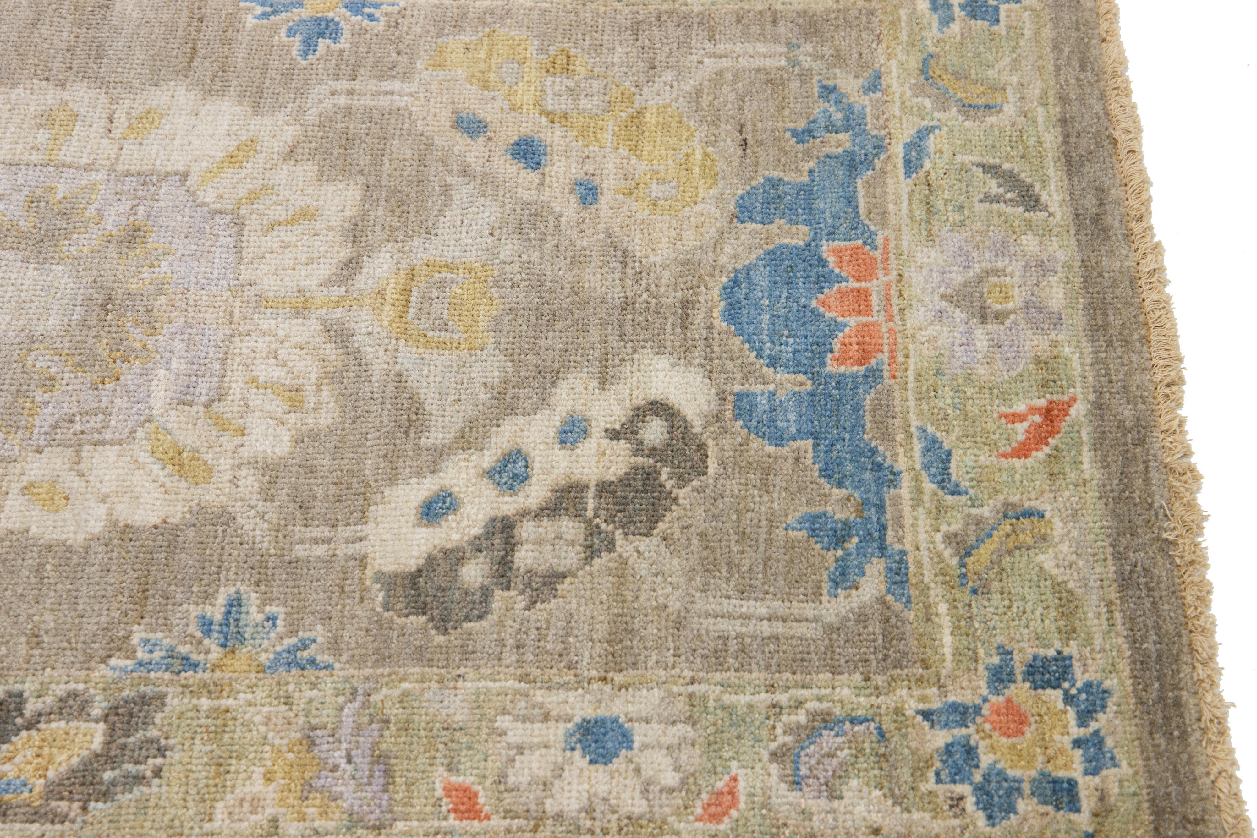 Contemporary Mahal Handmade Floral Pattern Brown Wool Runner (Wolle) im Angebot