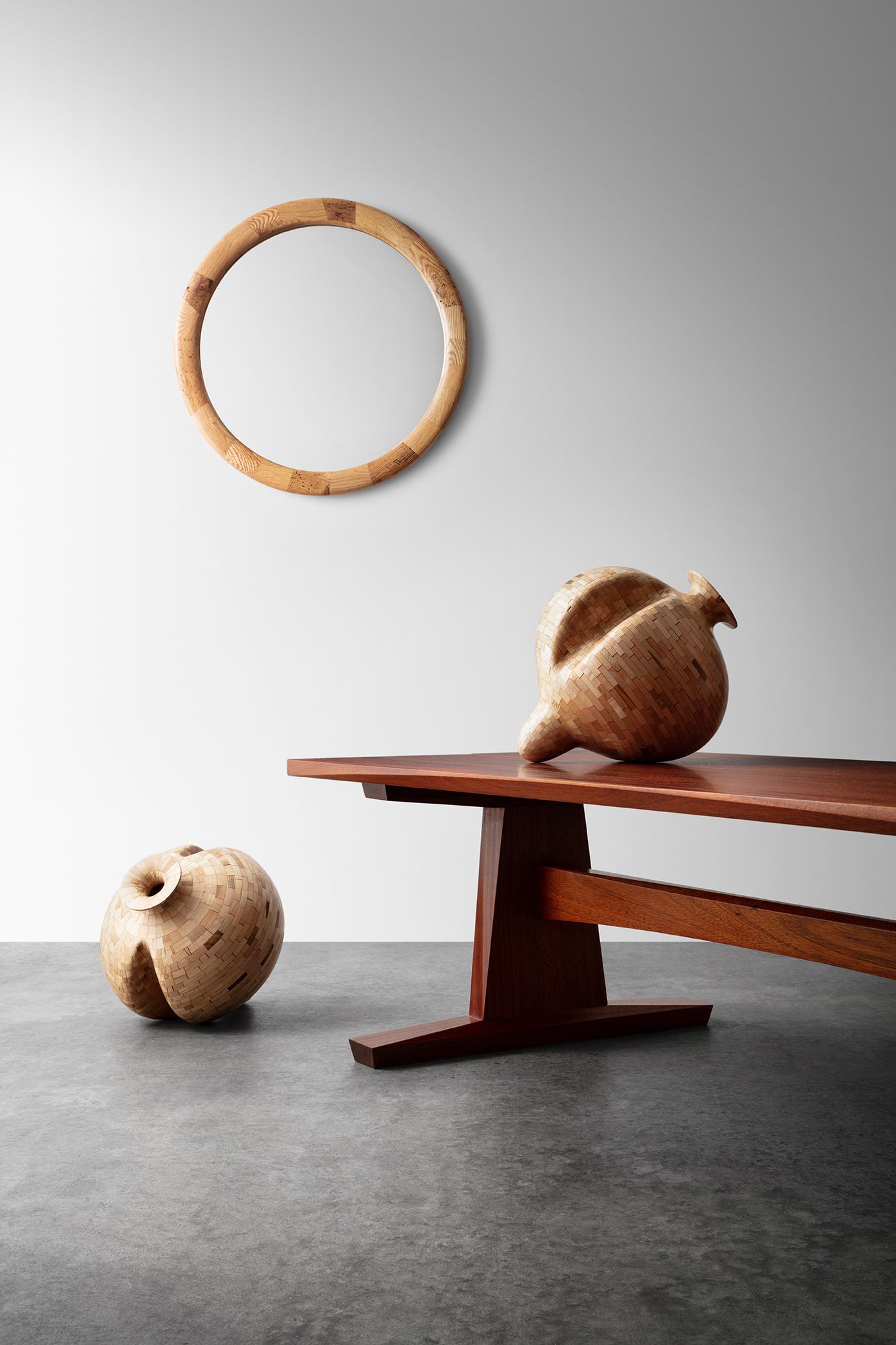 Contemporary Cocktail Table, handgeschnittene Tischlerei, von Richard Haining, jetzt erhältlich (21. Jahrhundert und zeitgenössisch) im Angebot