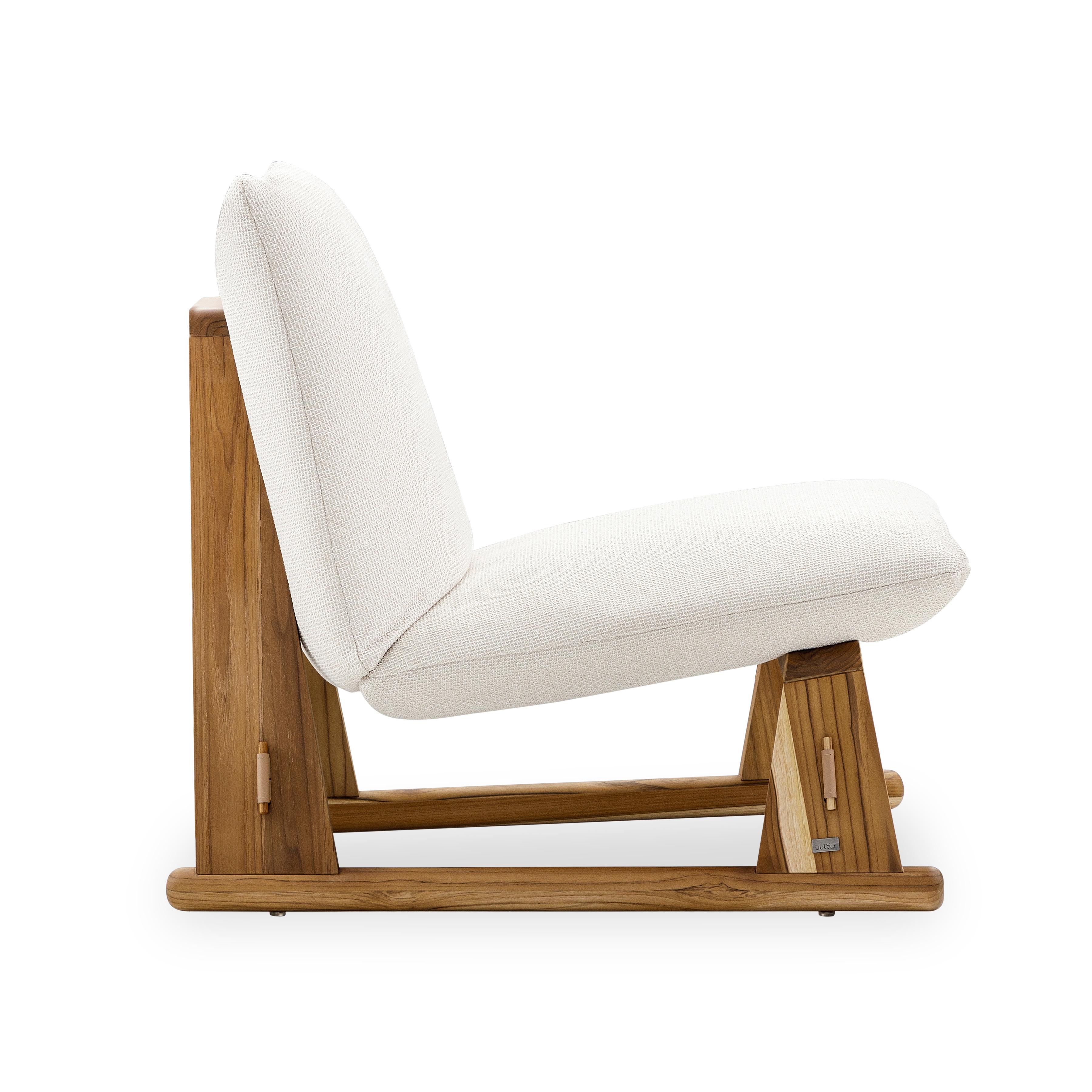 Brazilian Contemporary Maia Chair in Teak Wood Finish and White Fabric For Sale
