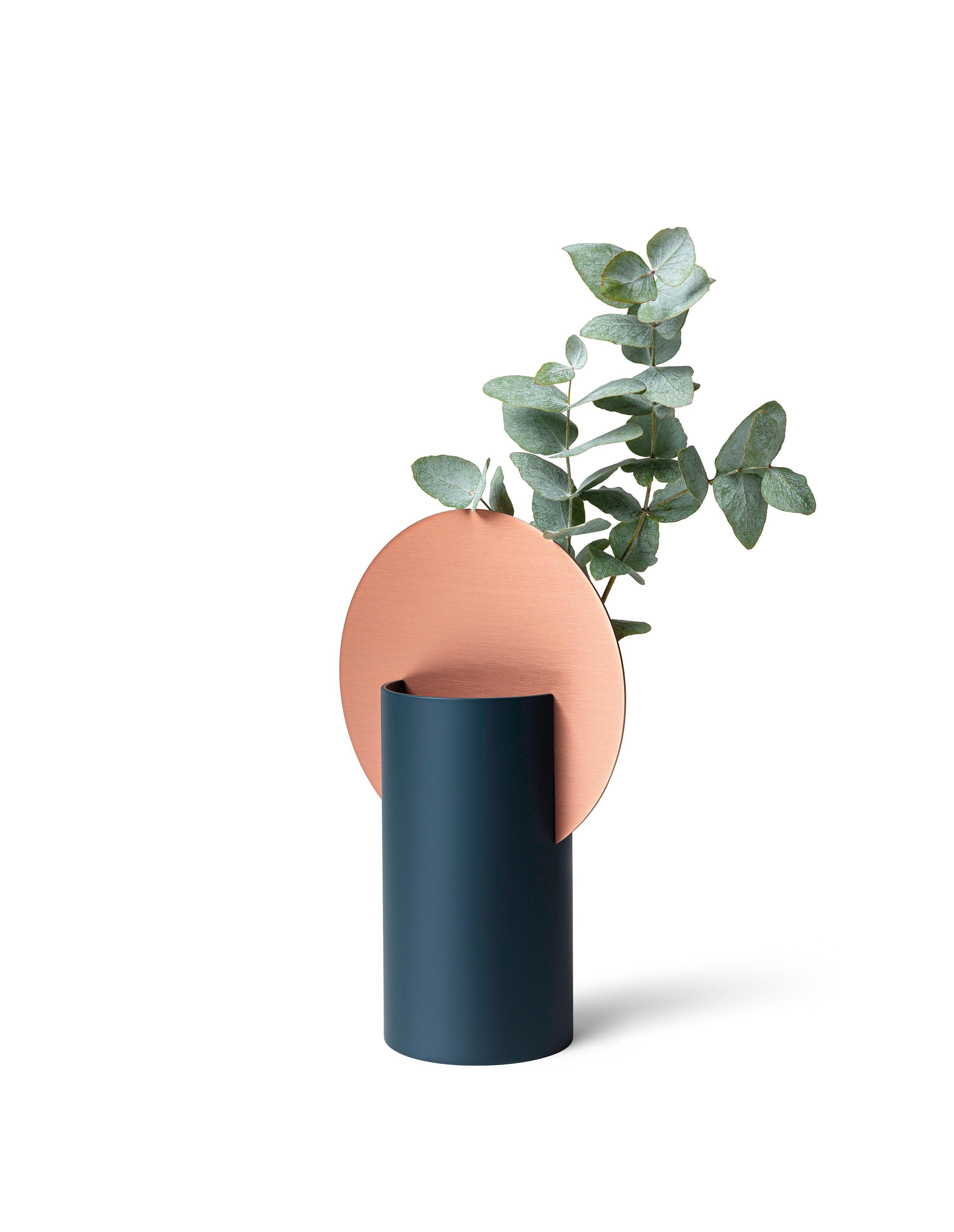Organico moderno Vaso contemporaneo 'Malevich Vase CS5' di NOOM, Rame e Greene & Greene in vendita