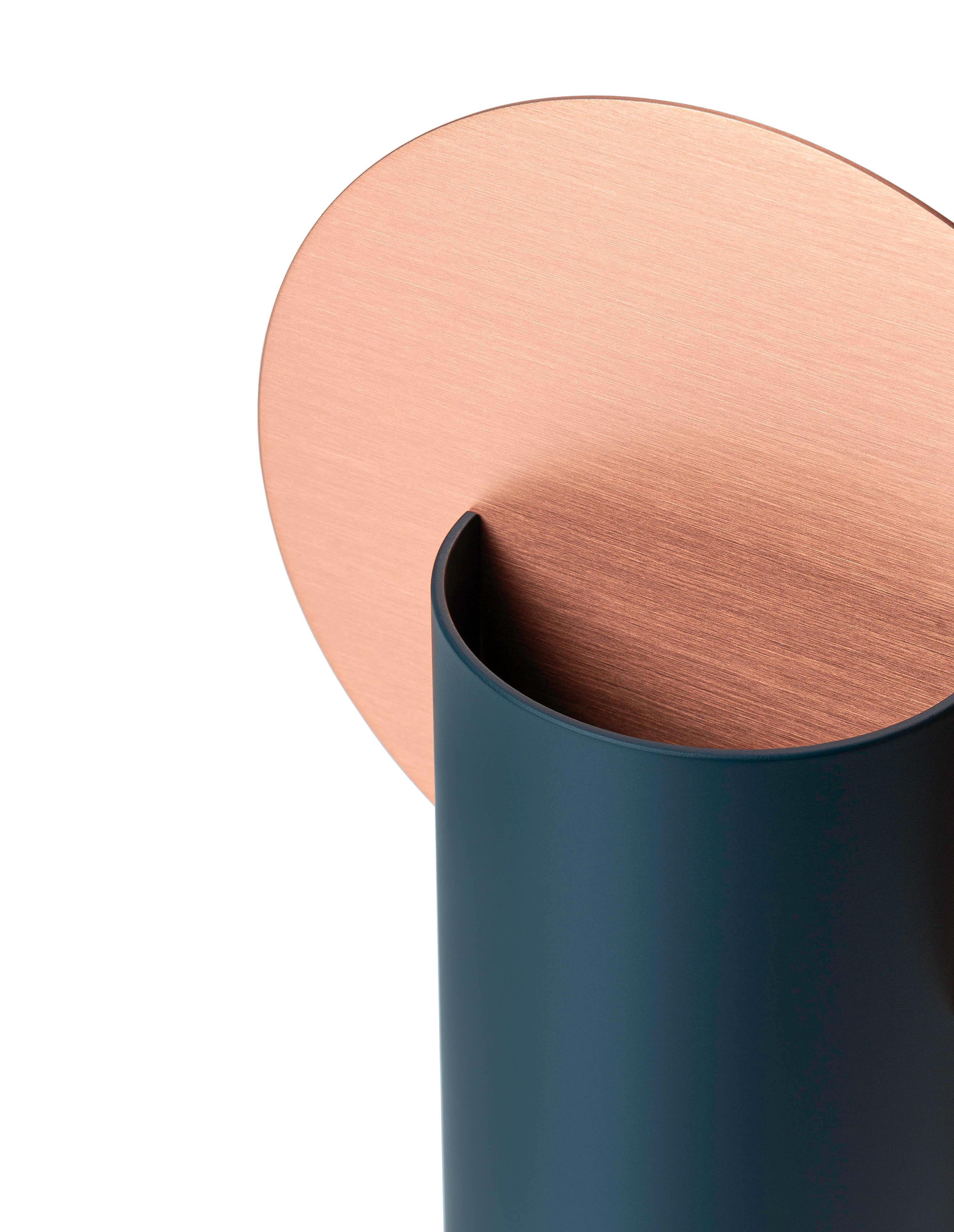 Spazzolato Vaso contemporaneo 'Malevich Vase CS5' di NOOM, Rame e Greene & Greene in vendita