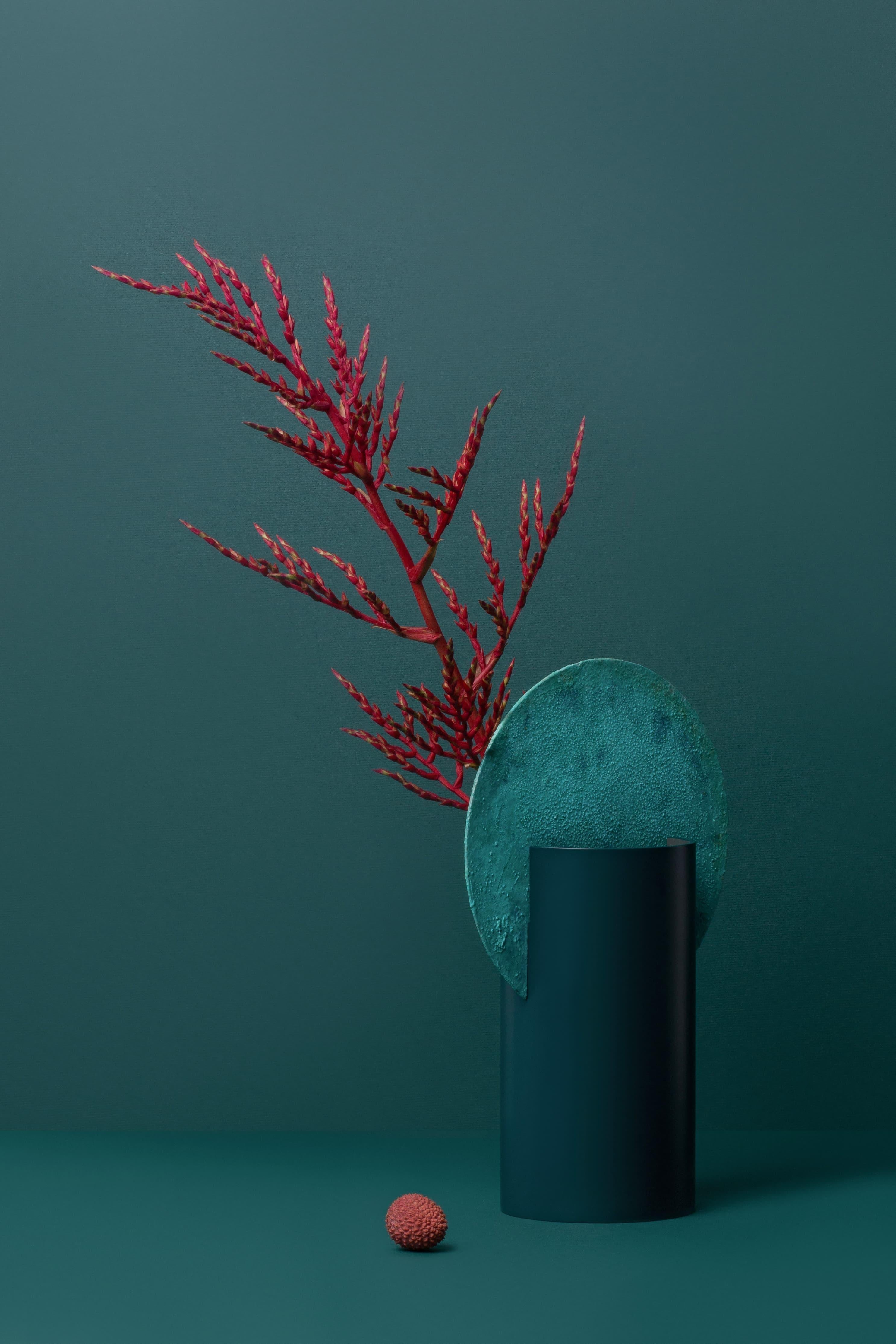 Vaso contemporaneo 'Malevich Vase CSL2' di NOOM, rame ossidato e steele In condizioni Nuovo in vendita a Paris, IDF