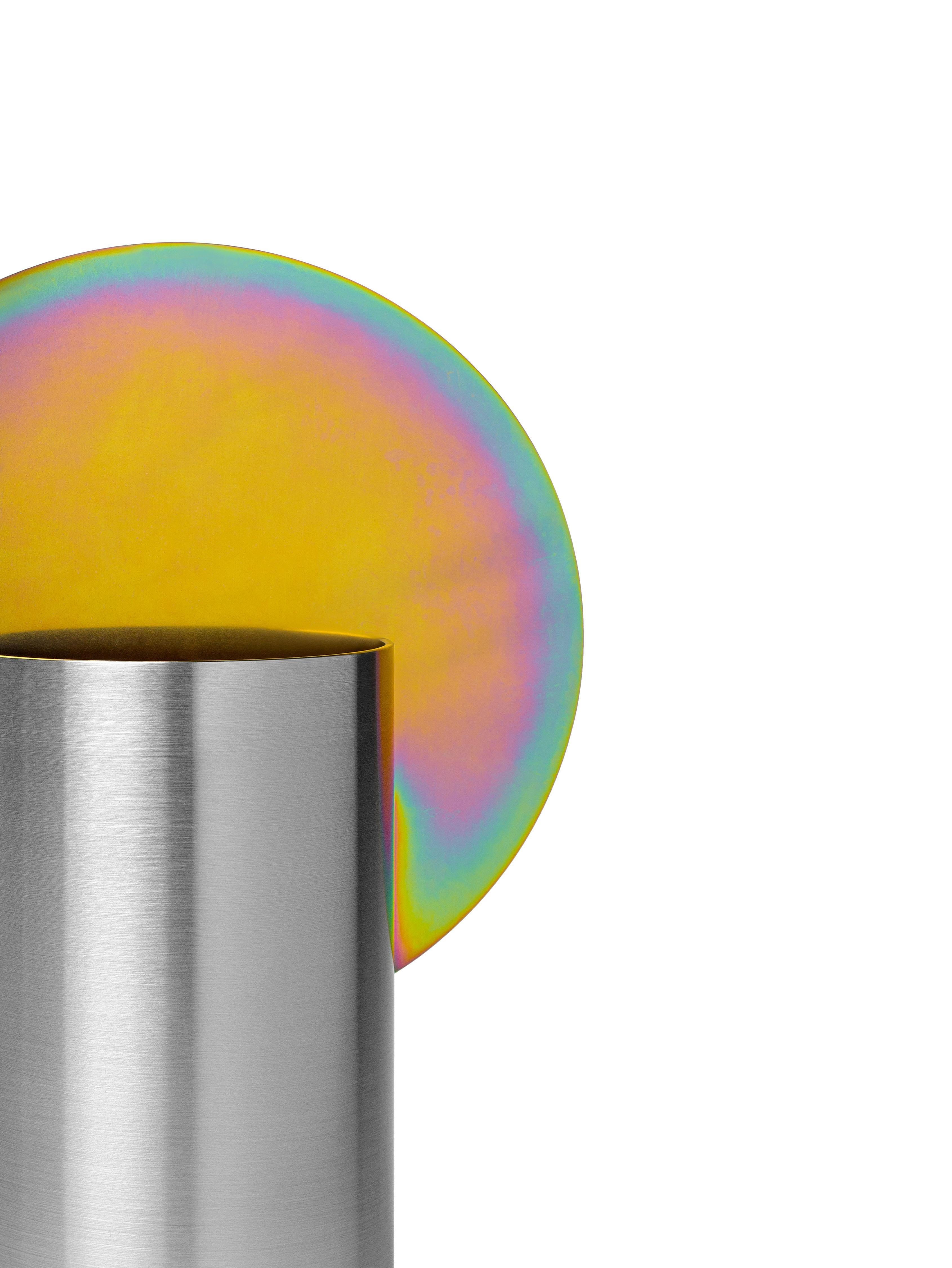 Organico moderno Vaso contemporaneo 'Malevich Vase CSL7' di NOOM, acciaio zincato arcobaleno in vendita