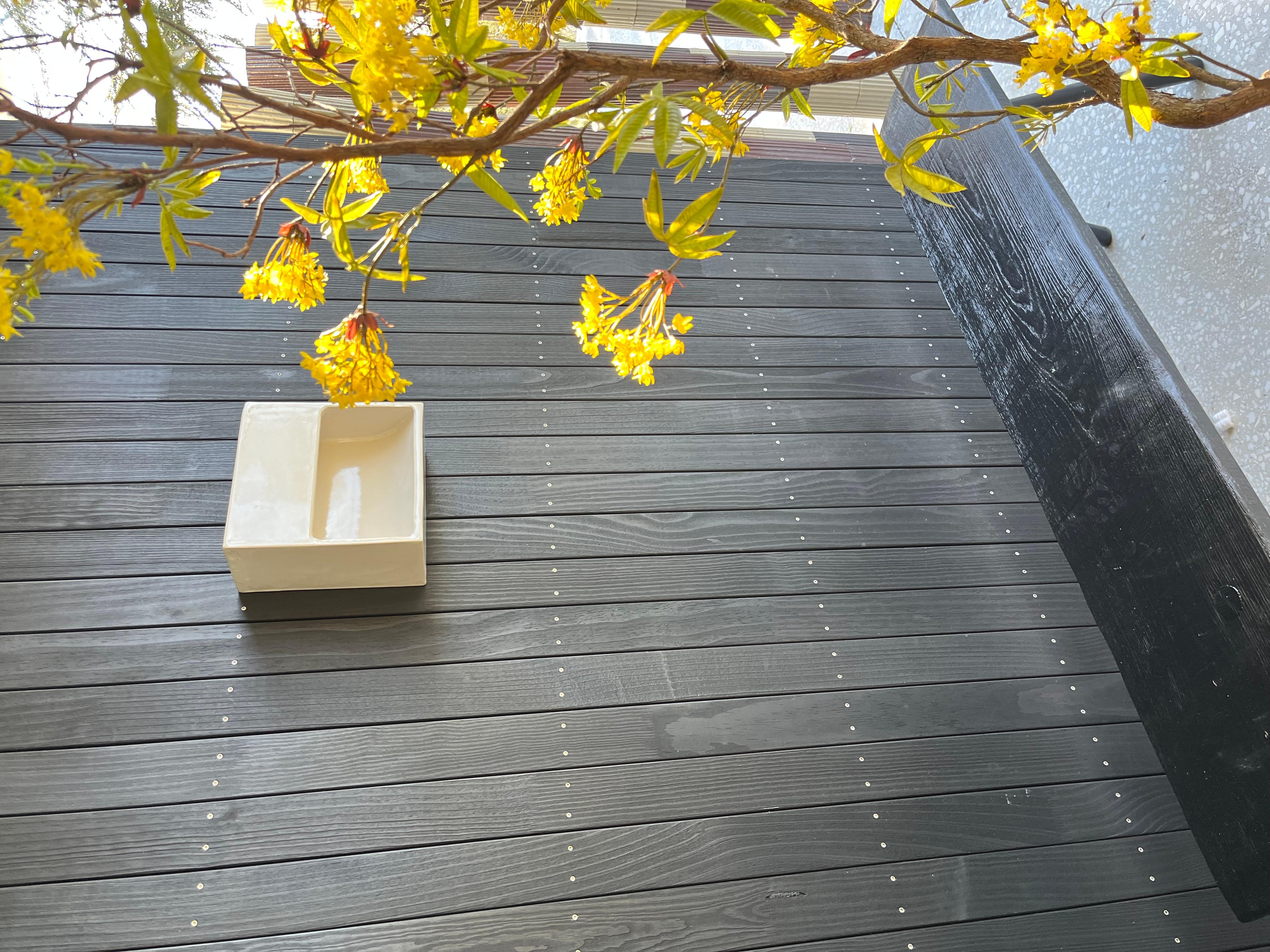 Matte white wall light made with the golden ratio, suitable for indoor/outdoor For Sale 6