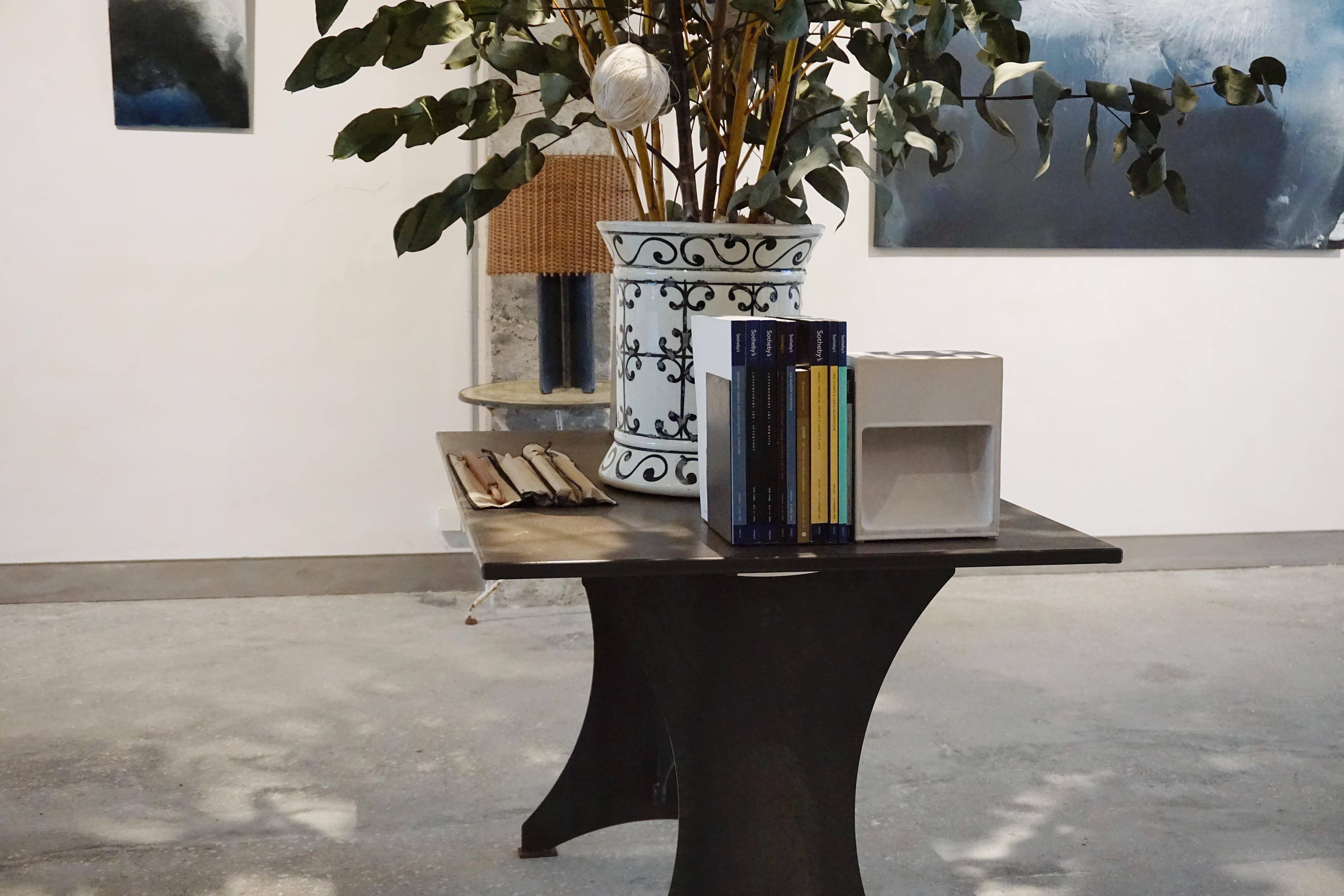 Espagnol Contemporary Manolo Eirin Handmade Table Side Lamp Library Furniture, Ceramic en vente
