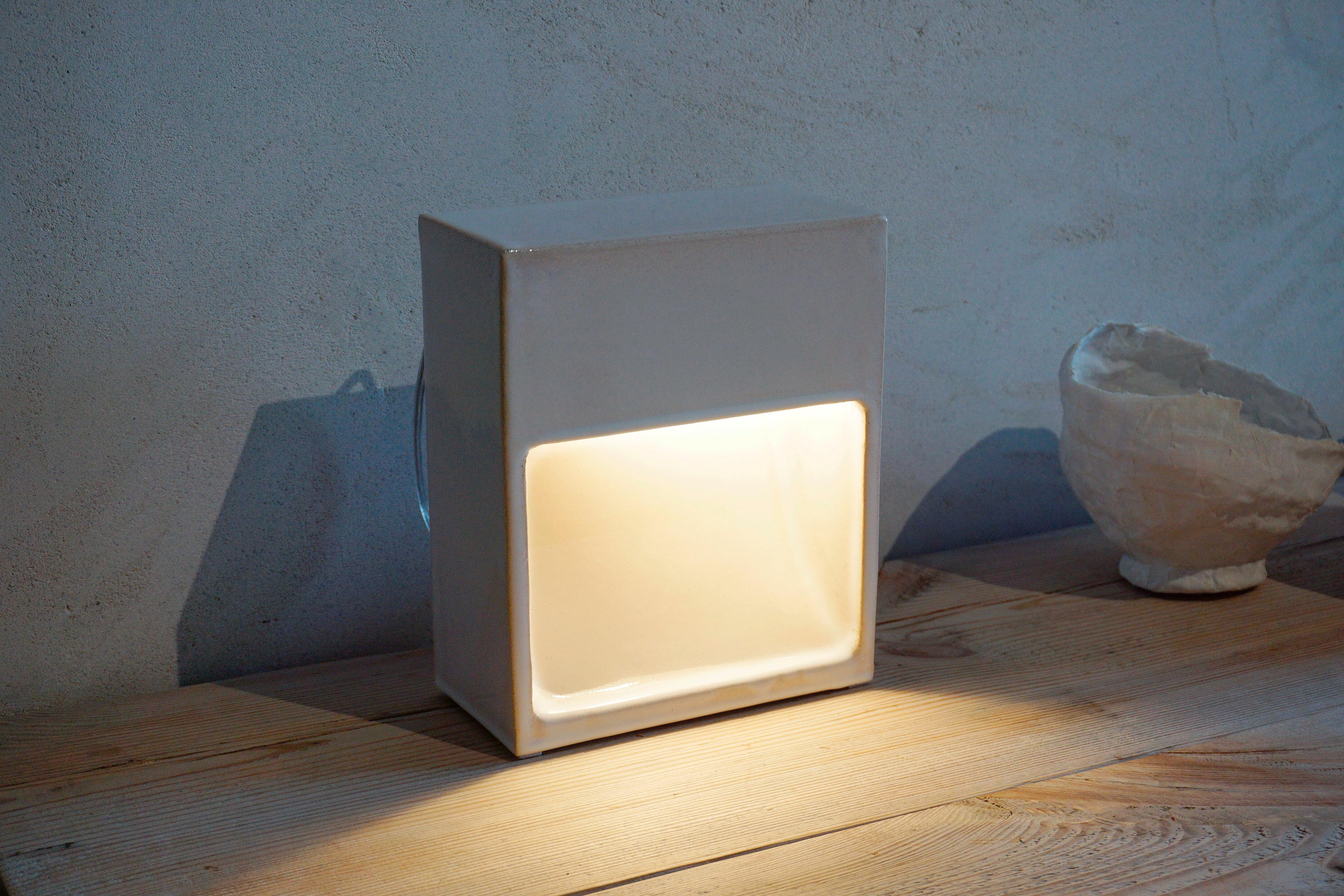 Contemporary Manolo Eirin Handmade Table Side Lamp Bibliotheksmöbel, Keramik (Glasiert) im Angebot