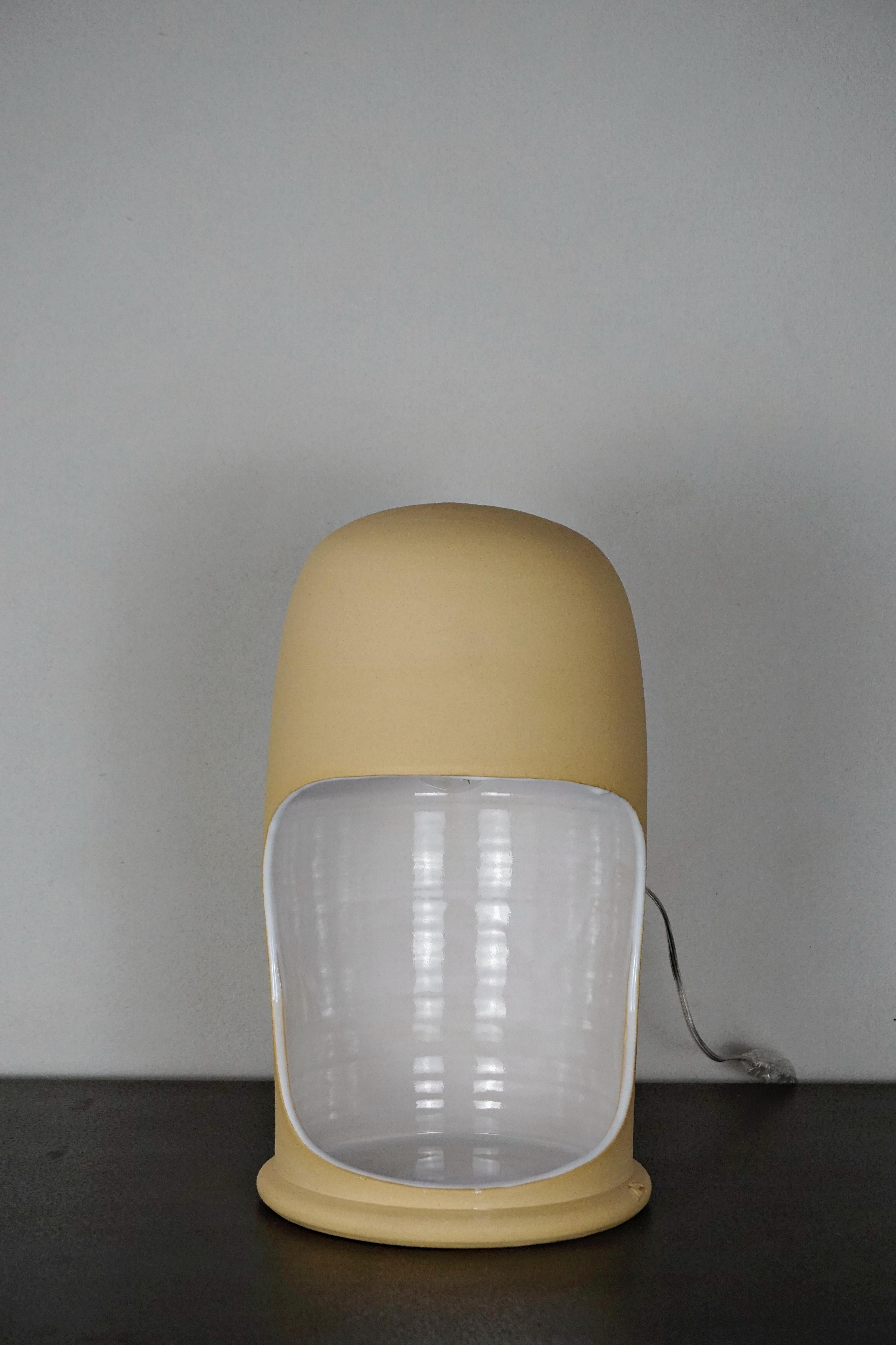 Table lamp hand - crafted with storage to leave keys, wallet etc tidy at home. The electrical connection of the lamp is suitable for both the American and European markets. The interior of the piece is vitrified in white to achieve a better use and