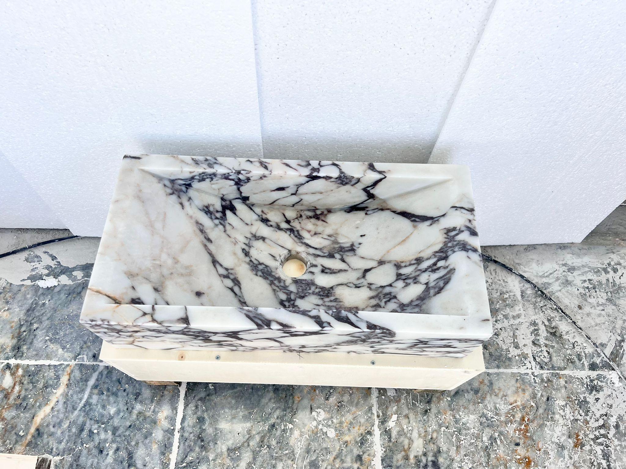 Lavello moderno in marmo Calacatta Viola - Lavello a parete in marmo - Realizzato a mano in vendita 3